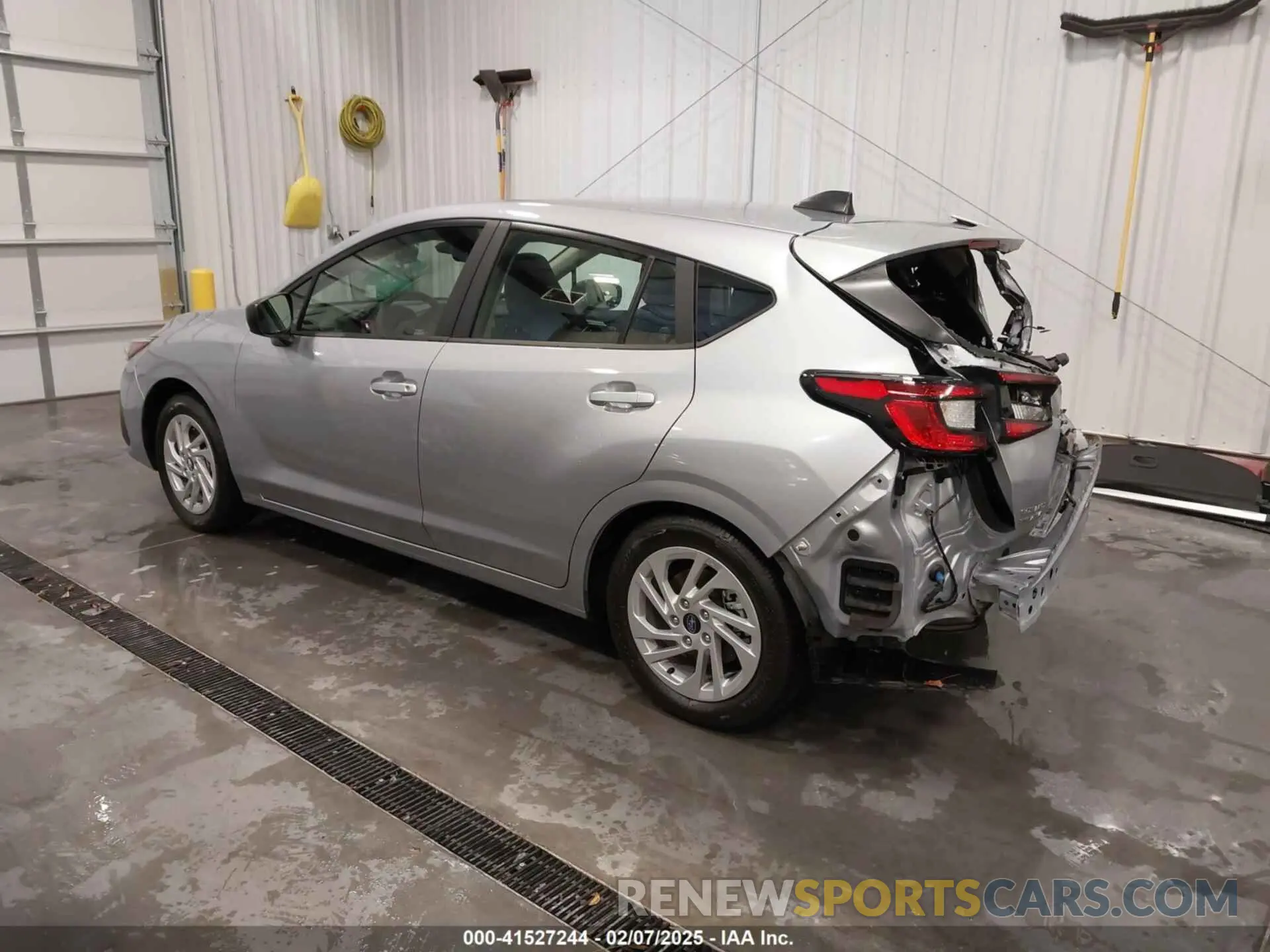 3 Фотография поврежденного автомобиля JF1GUABC8R8878330 SUBARU IMPREZA 2024