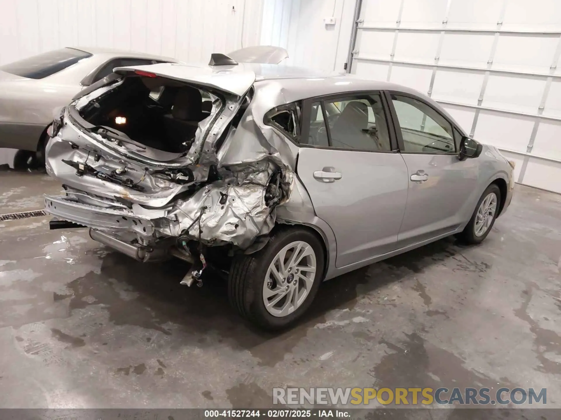 4 Фотография поврежденного автомобиля JF1GUABC8R8878330 SUBARU IMPREZA 2024