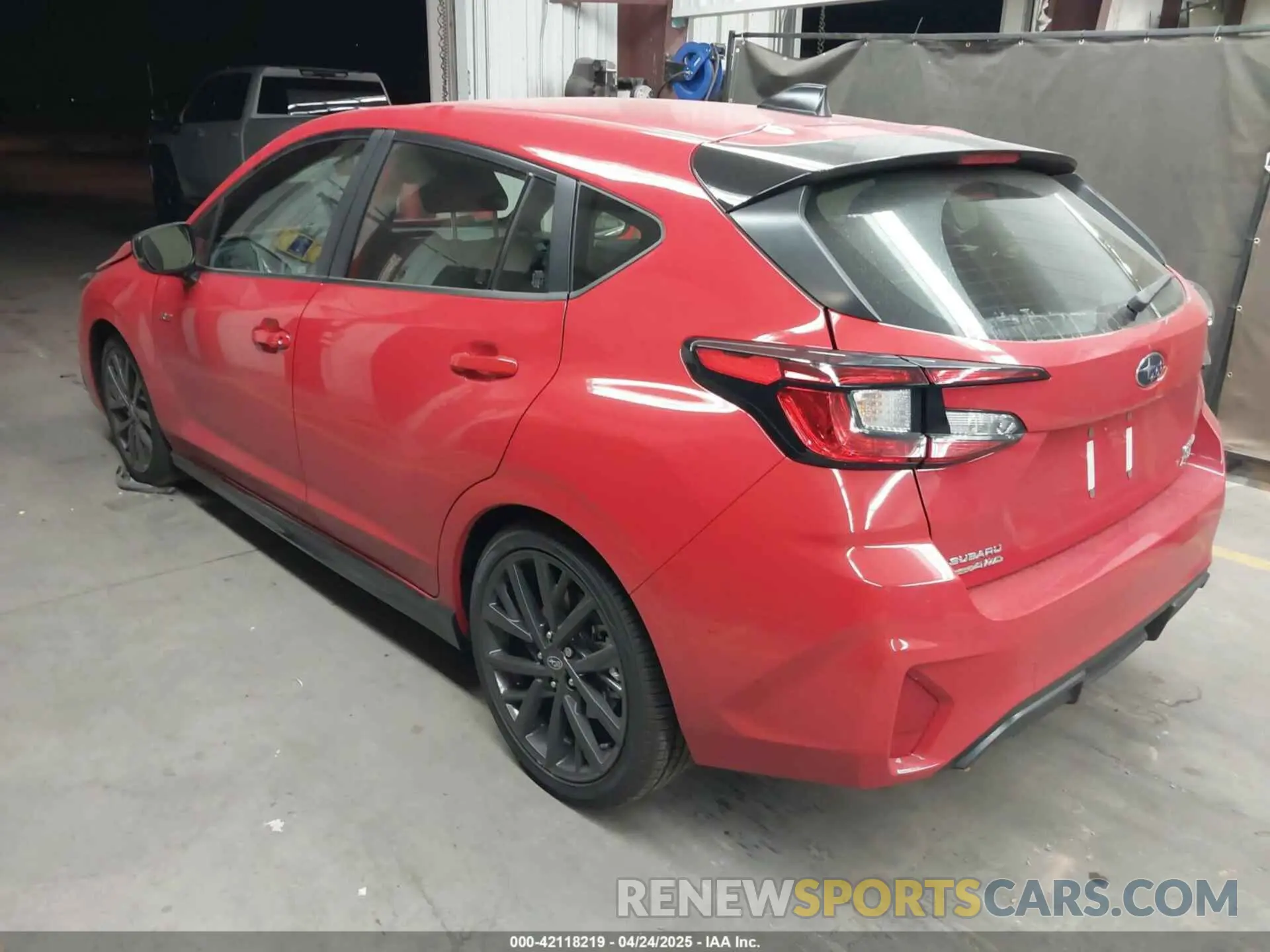 3 Фотография поврежденного автомобиля JF1GUHJC0R8895438 SUBARU IMPREZA 2024