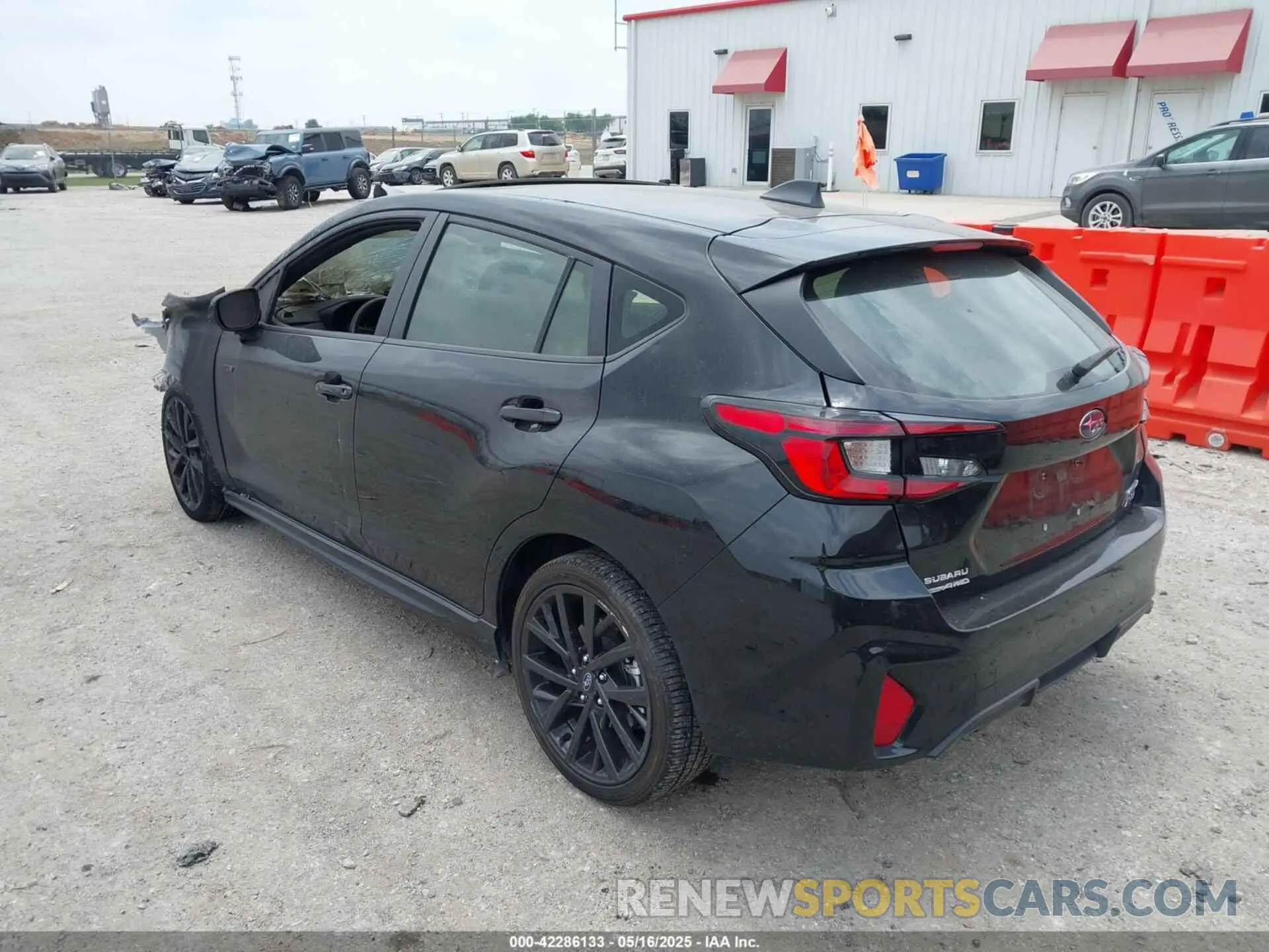 3 Фотография поврежденного автомобиля JF1GUHJC3R8247169 SUBARU IMPREZA 2024