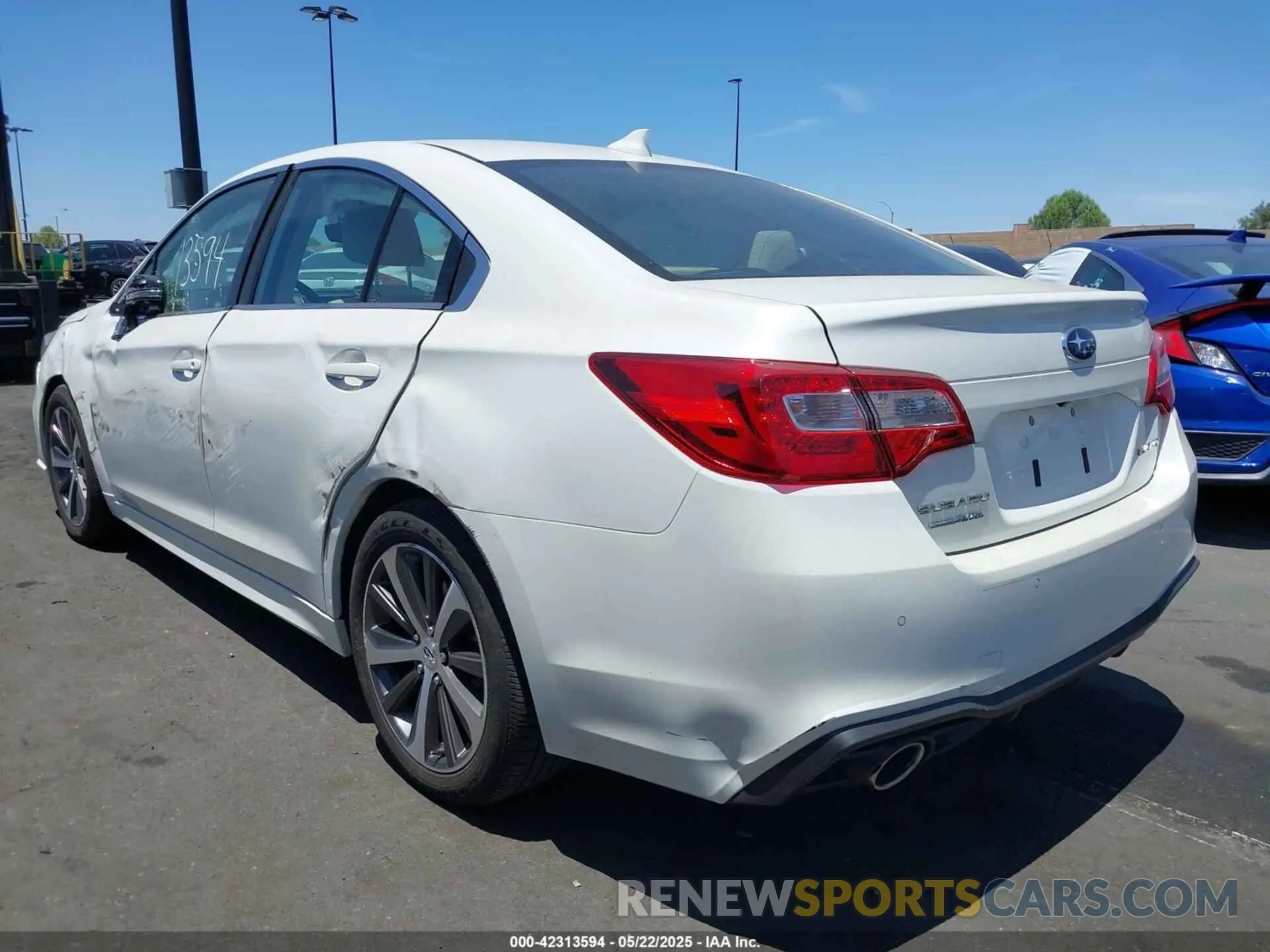3 Фотография поврежденного автомобиля 4S3BNAN62K3033208 SUBARU LEGACY 2019