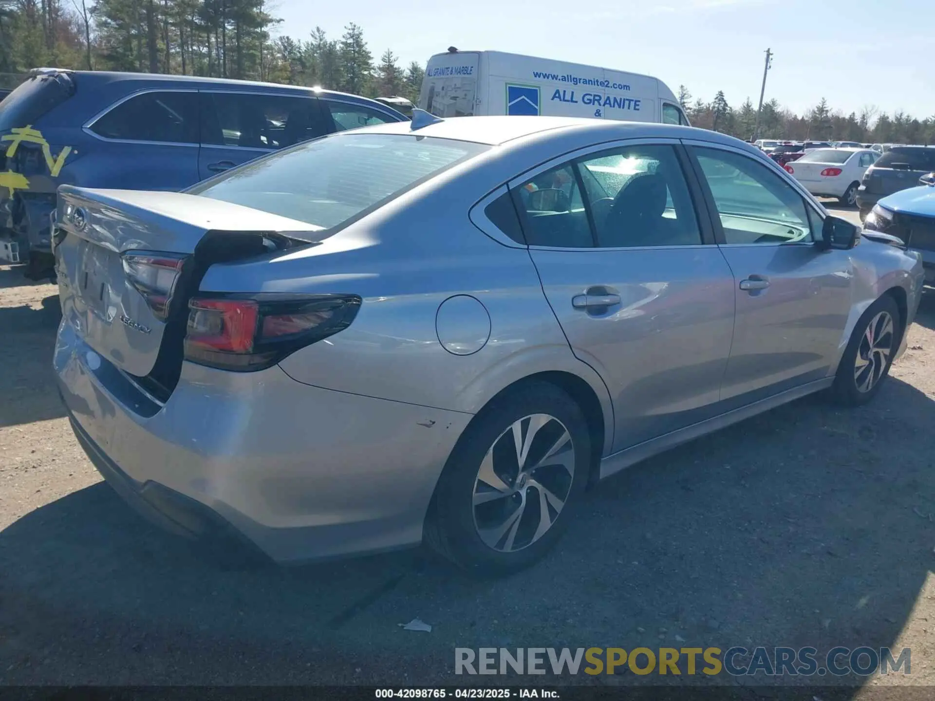 4 Фотография поврежденного автомобиля 4S3BWAC67L3005700 SUBARU LEGACY 2020