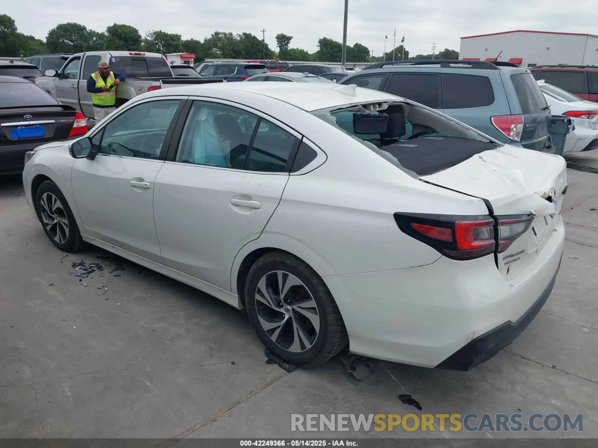 3 Фотография поврежденного автомобиля 4S3BWAC67L3028765 SUBARU LEGACY 2020