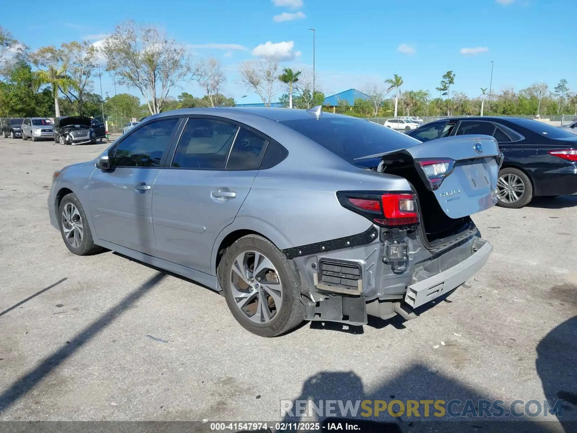 3 Фотография поврежденного автомобиля 4S3BWAF64P3014193 SUBARU LEGACY 2023