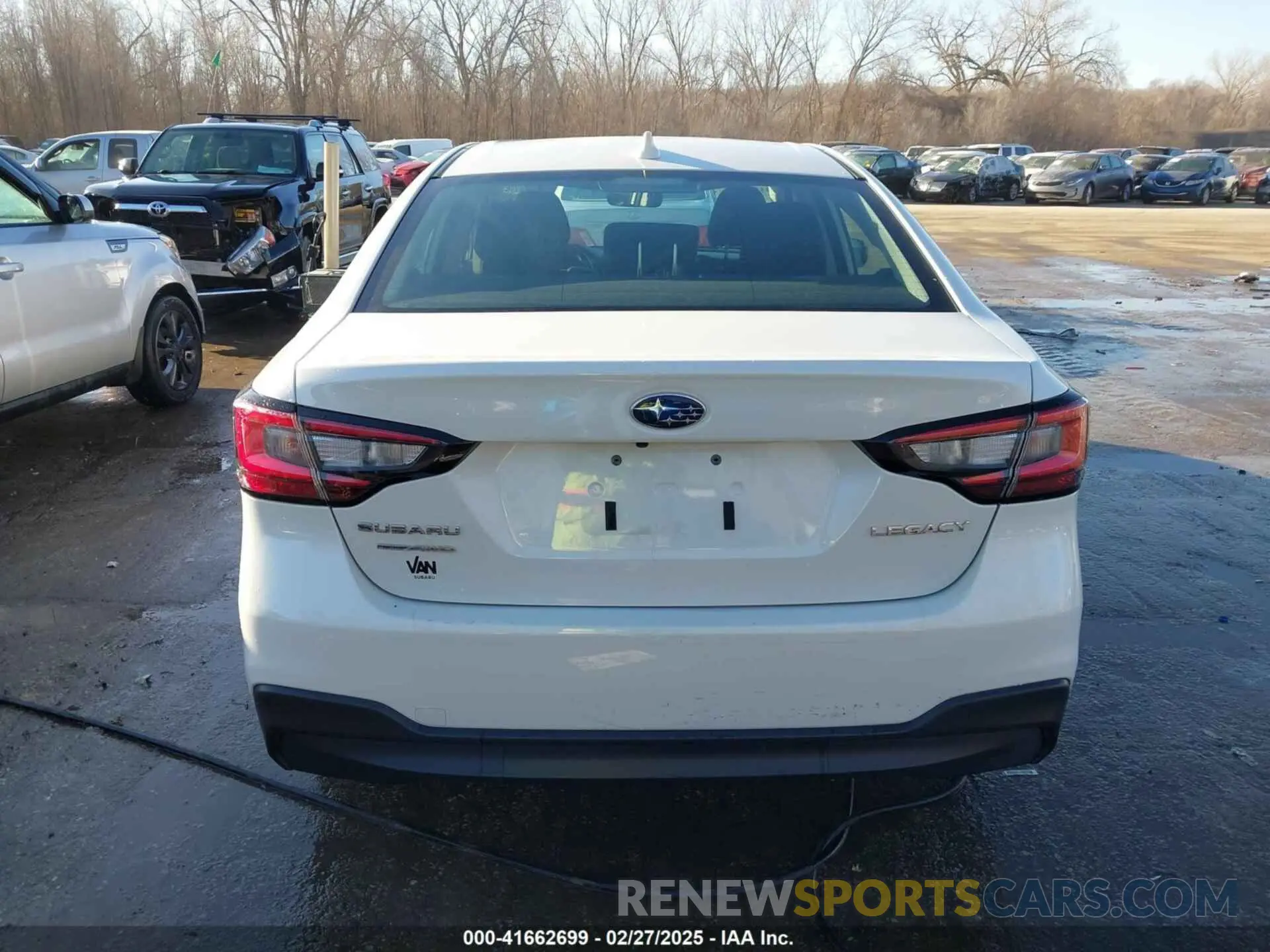 17 Photograph of a damaged car 4S3BWAF67R3009928 SUBARU LEGACY 2024