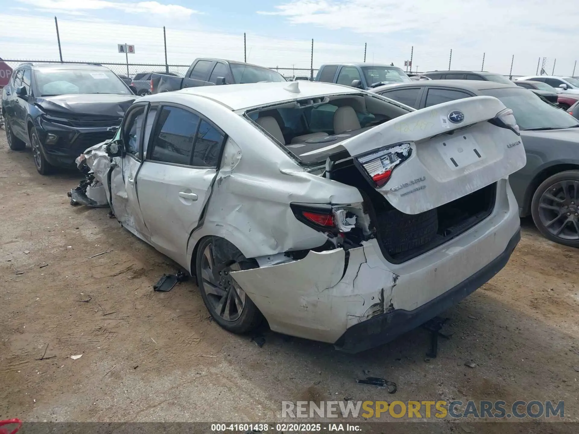 3 Фотография поврежденного автомобиля 4S3BWAN63R3021558 SUBARU LEGACY 2024