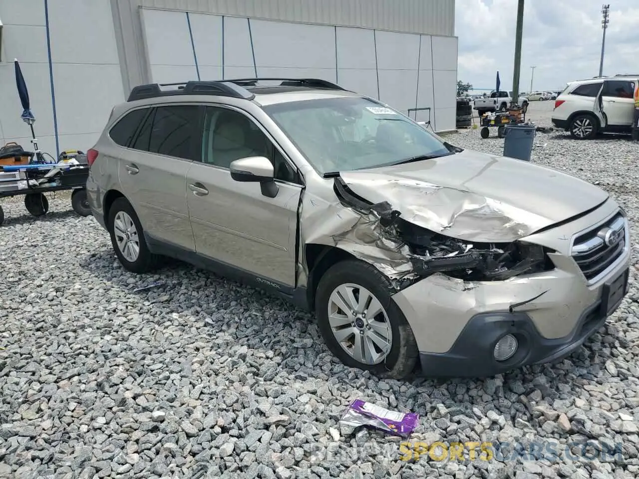 4 Photograph of a damaged car 4S4BSAHC7K3204685 SUBARU OUTBACK 2019