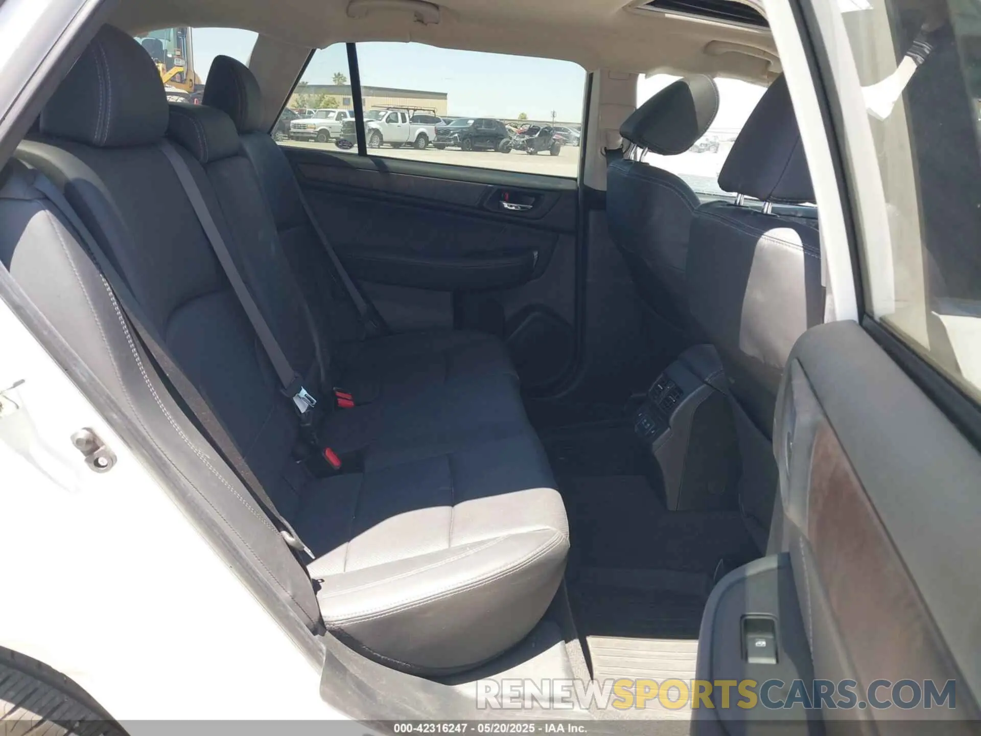 8 Photograph of a damaged car 4S4BSANC1K3225102 SUBARU OUTBACK 2019