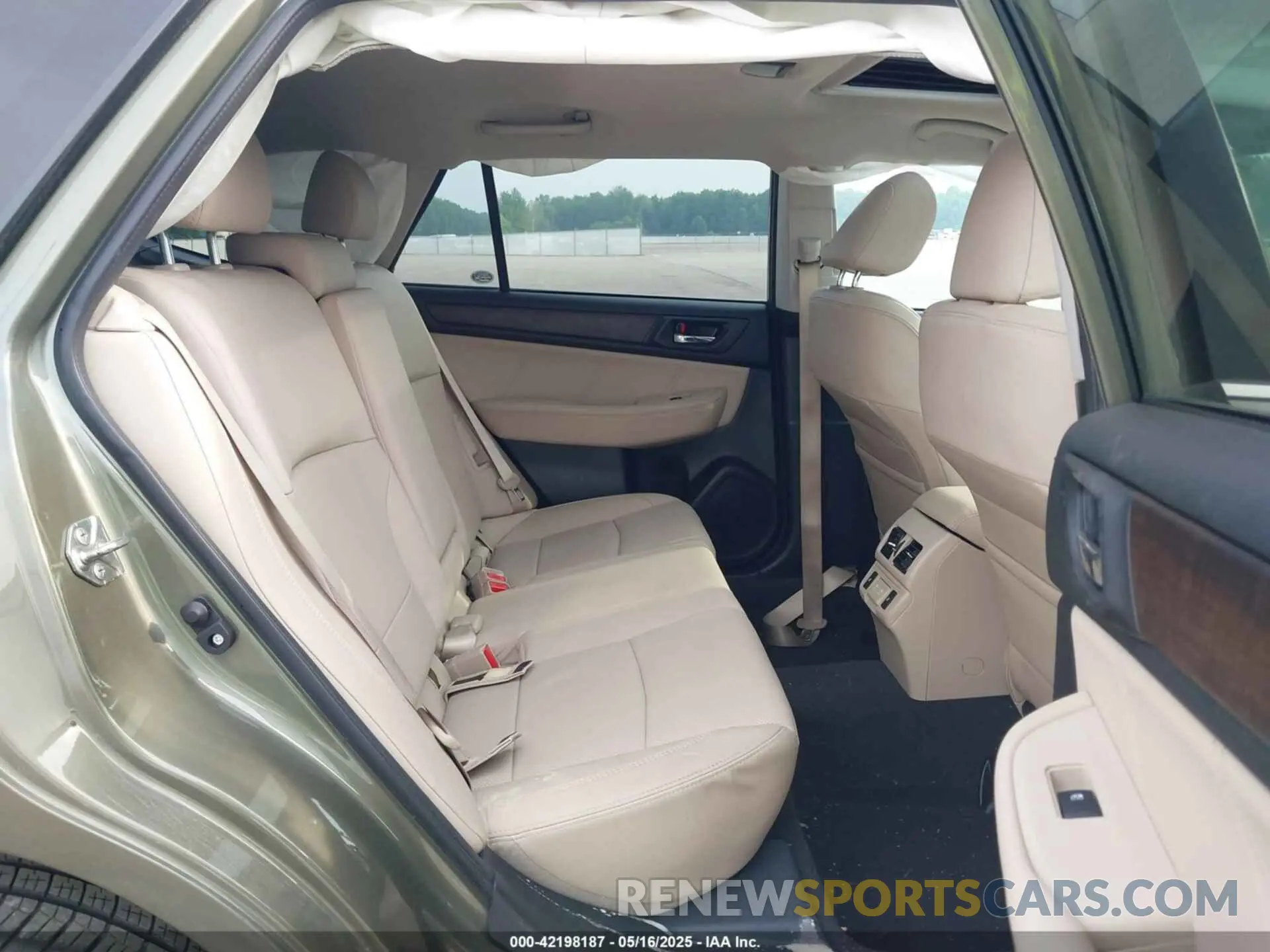 8 Photograph of a damaged car 4S4BSANC2K3276219 SUBARU OUTBACK 2019