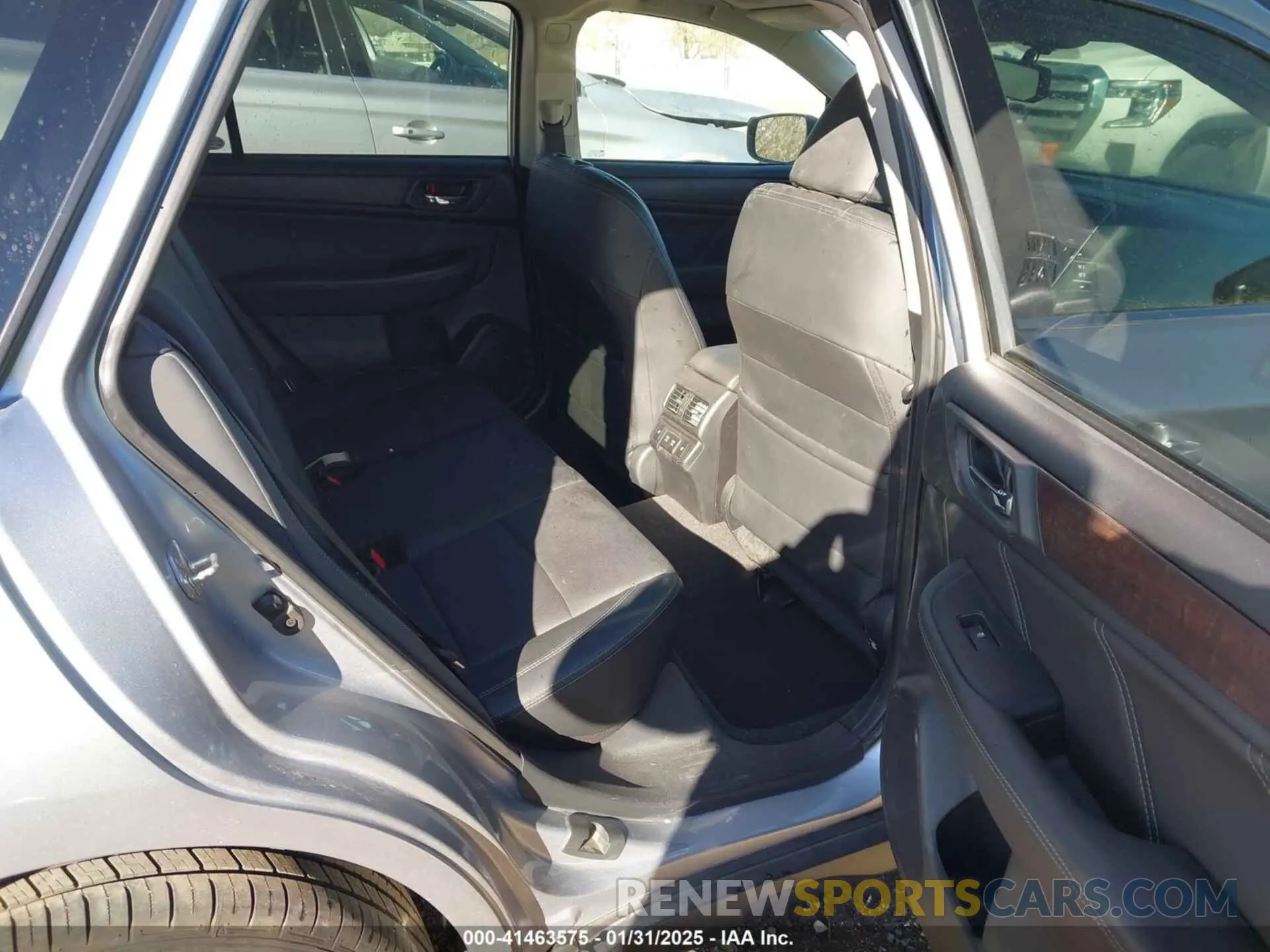8 Photograph of a damaged car 4S4BSENC4K3240622 SUBARU OUTBACK 2019
