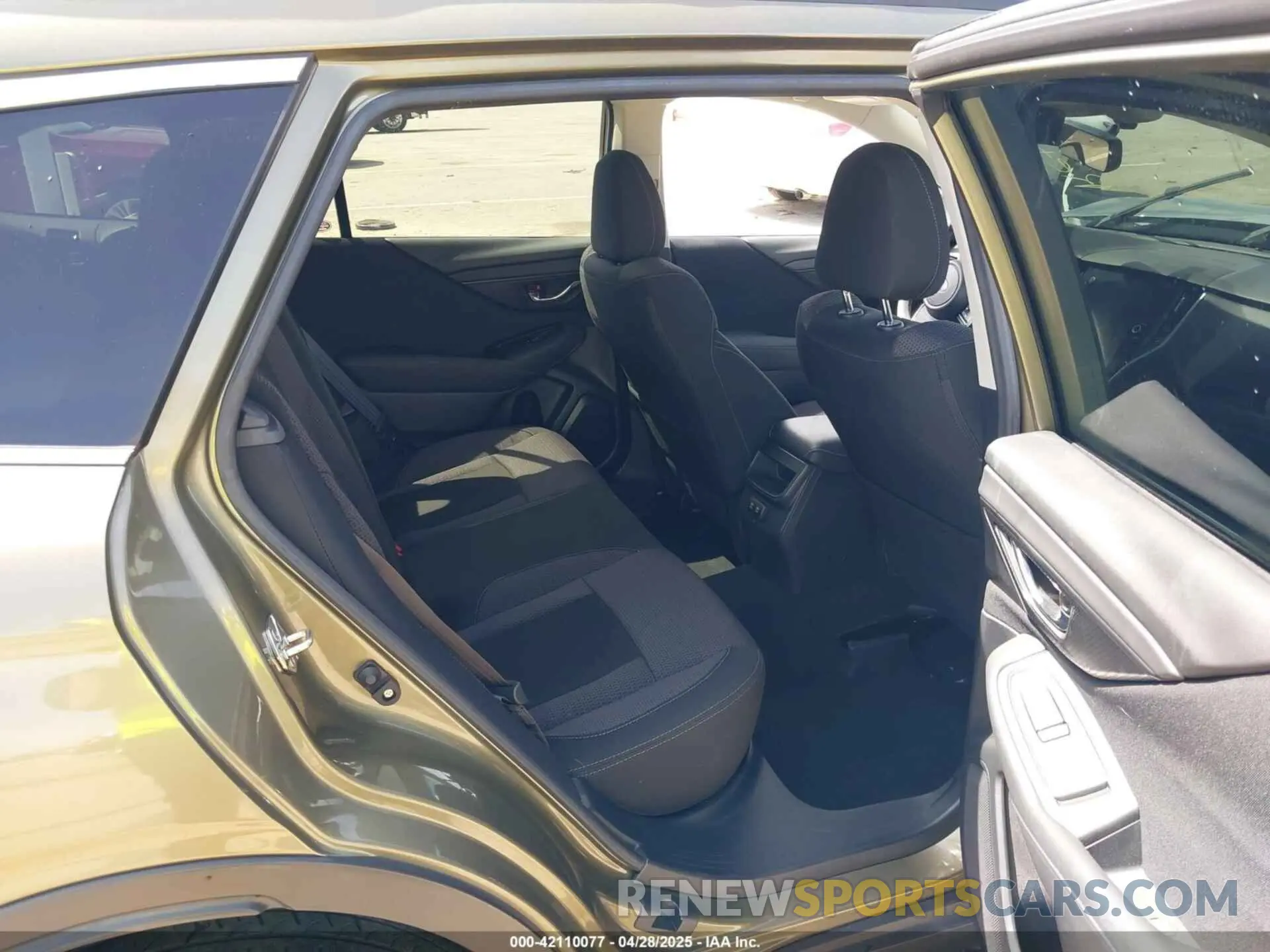 8 Photograph of a damaged car 4S4BTAEC6L3203661 SUBARU OUTBACK 2020
