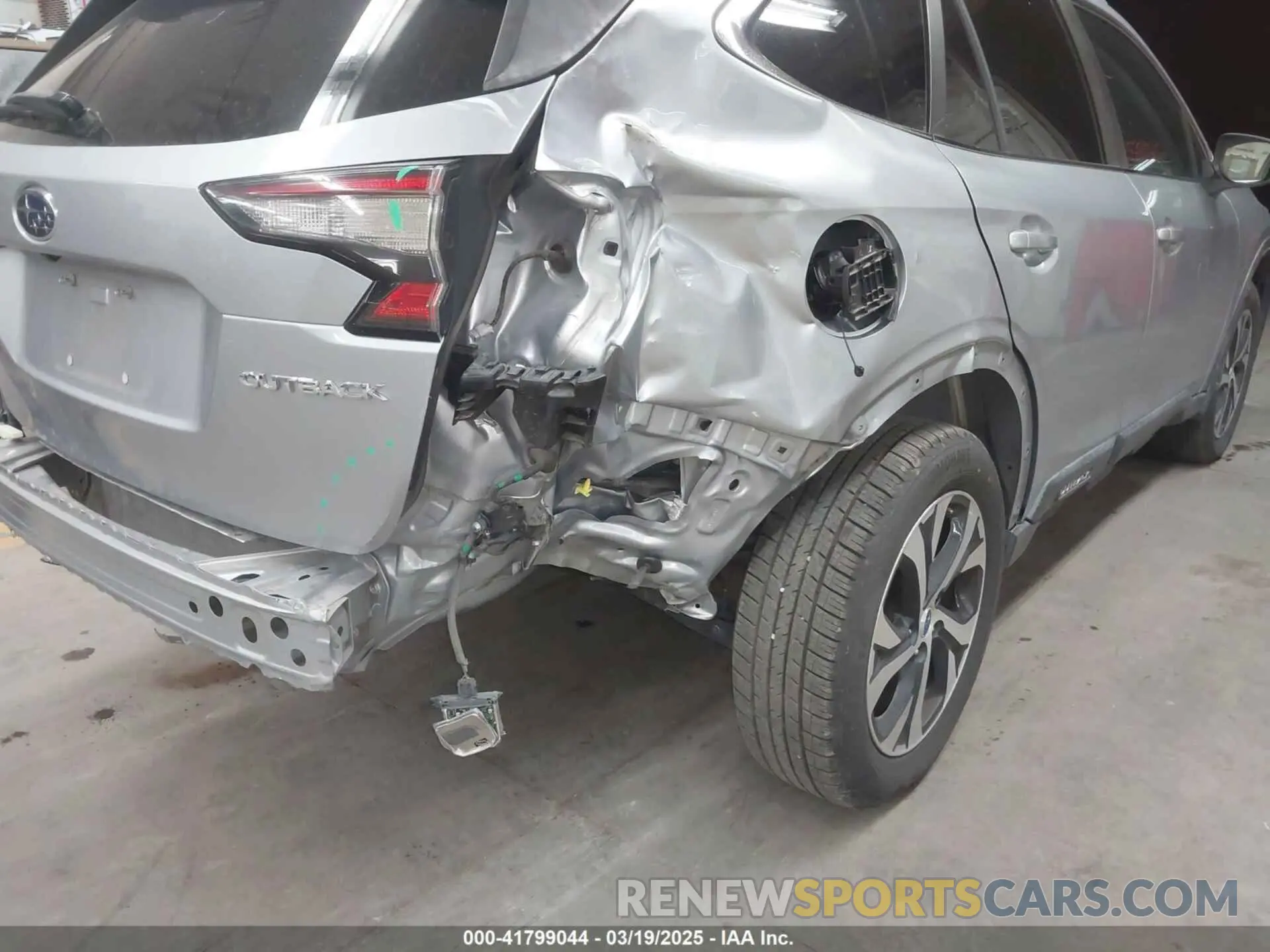 18 Photograph of a damaged car 4S4BTANC1L3196389 SUBARU OUTBACK 2020