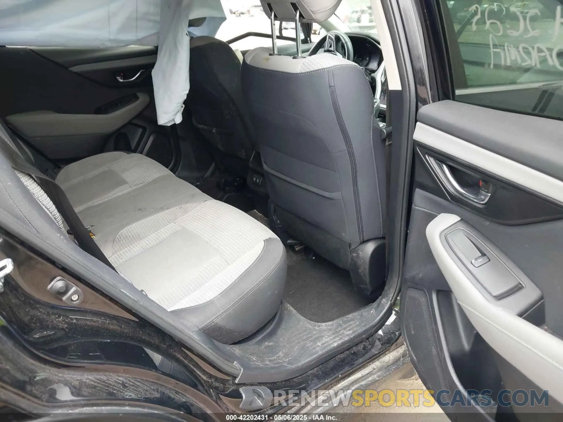 8 Photograph of a damaged car 4S4BTACC9M3171521 SUBARU OUTBACK 2021