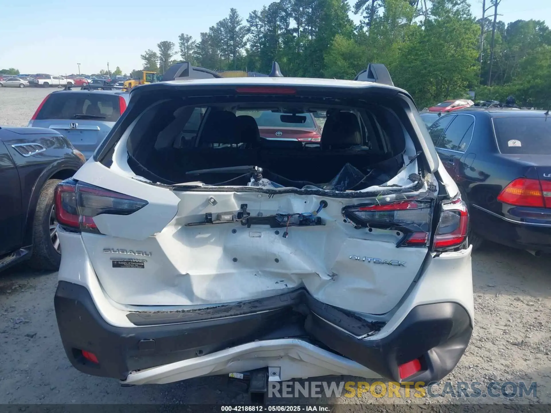 16 Photograph of a damaged car 4S4BTANC0R3245607 SUBARU OUTBACK 2024