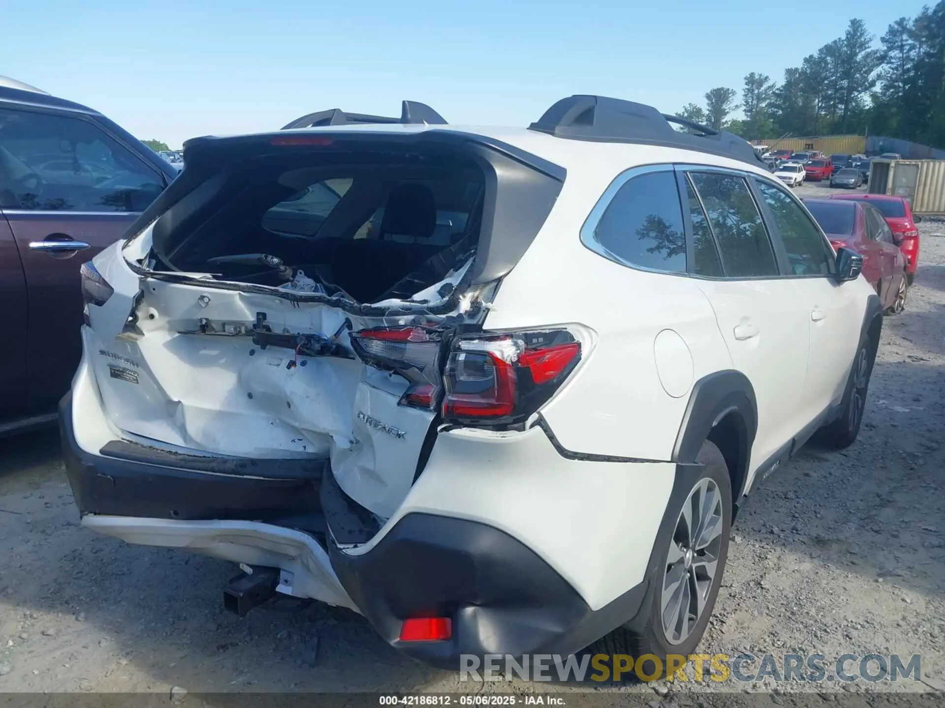 4 Photograph of a damaged car 4S4BTANC0R3245607 SUBARU OUTBACK 2024