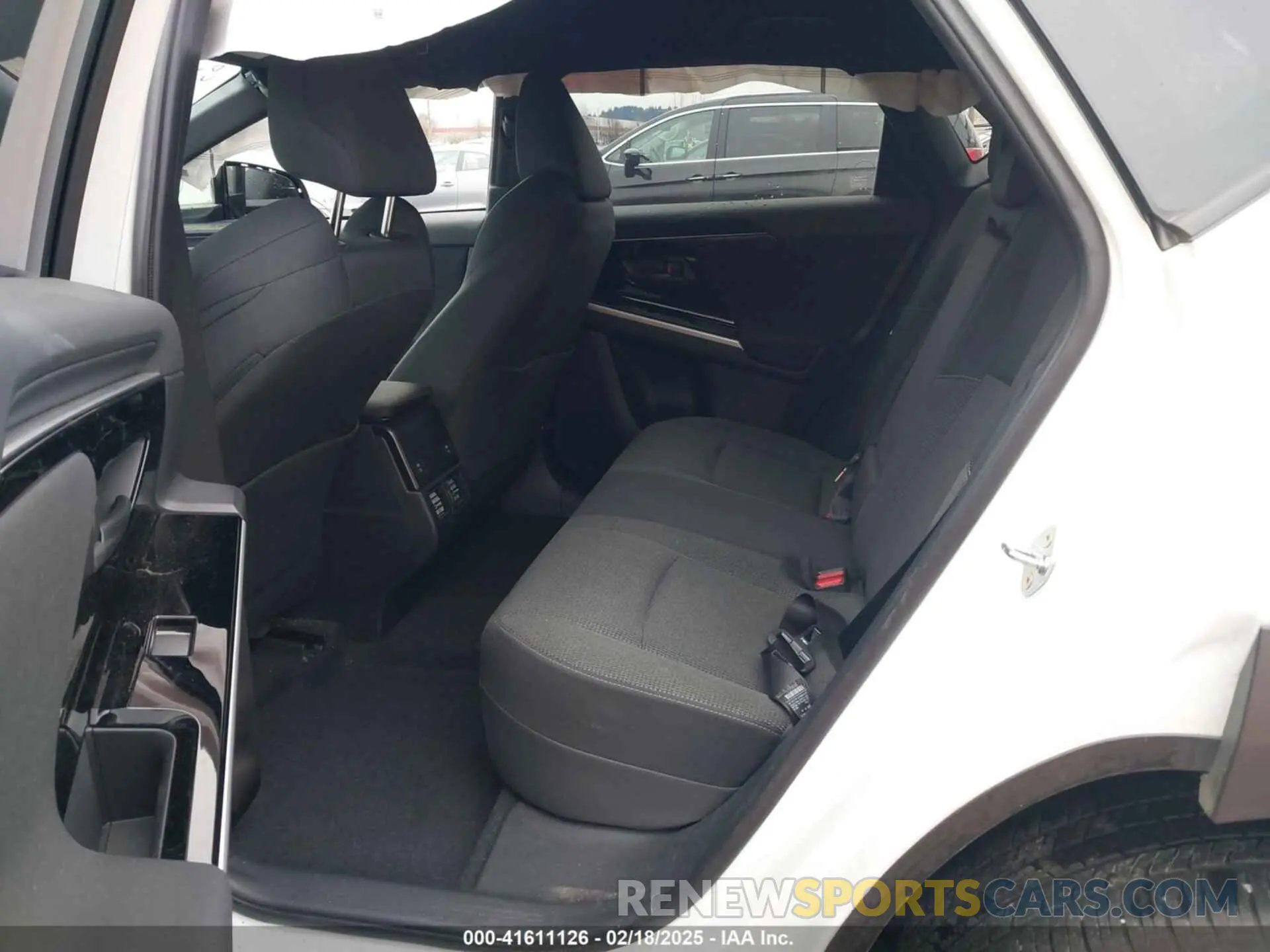 8 Фотография поврежденного автомобиля JTMABABA9RA056018 SUBARU SOLTERRA 2024