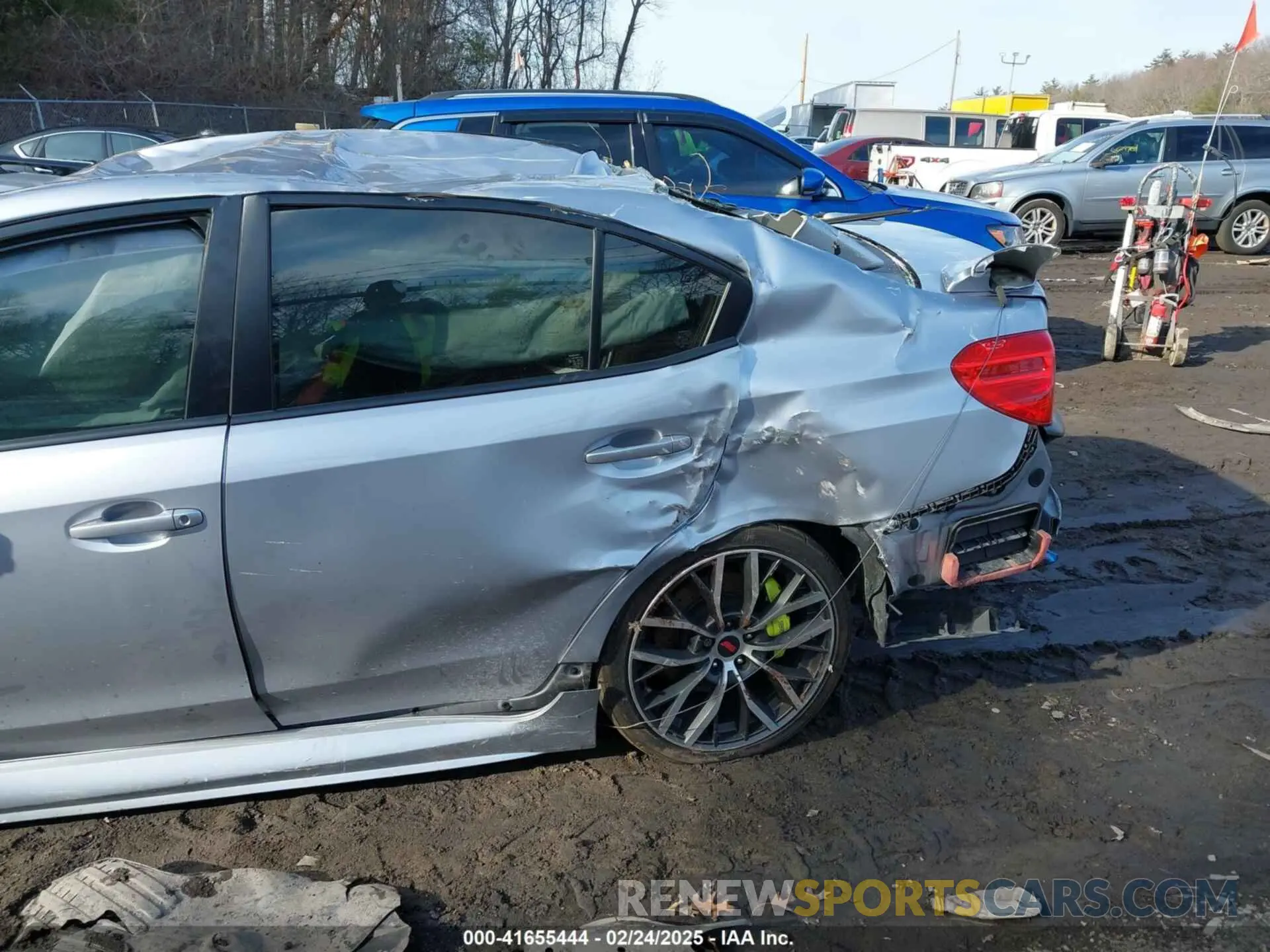 19 Фотография поврежденного автомобиля JF1VA2E6XL9804064 SUBARU WRX STI 2020
