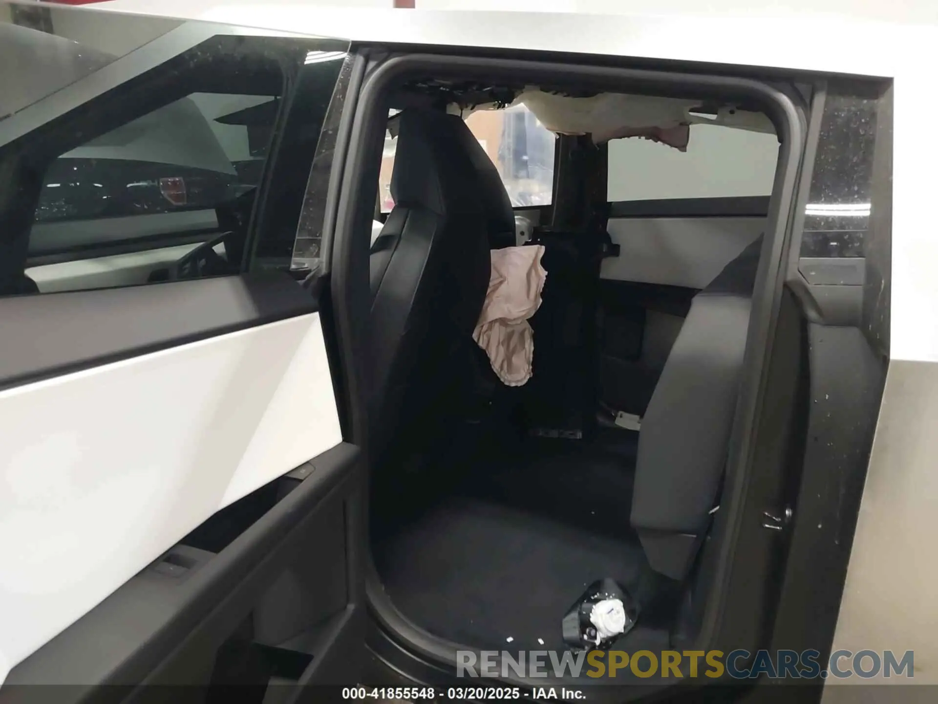 8 Photograph of a damaged car 7G2CEHED0RA009086 TESLA CYBERTRUCK 2024