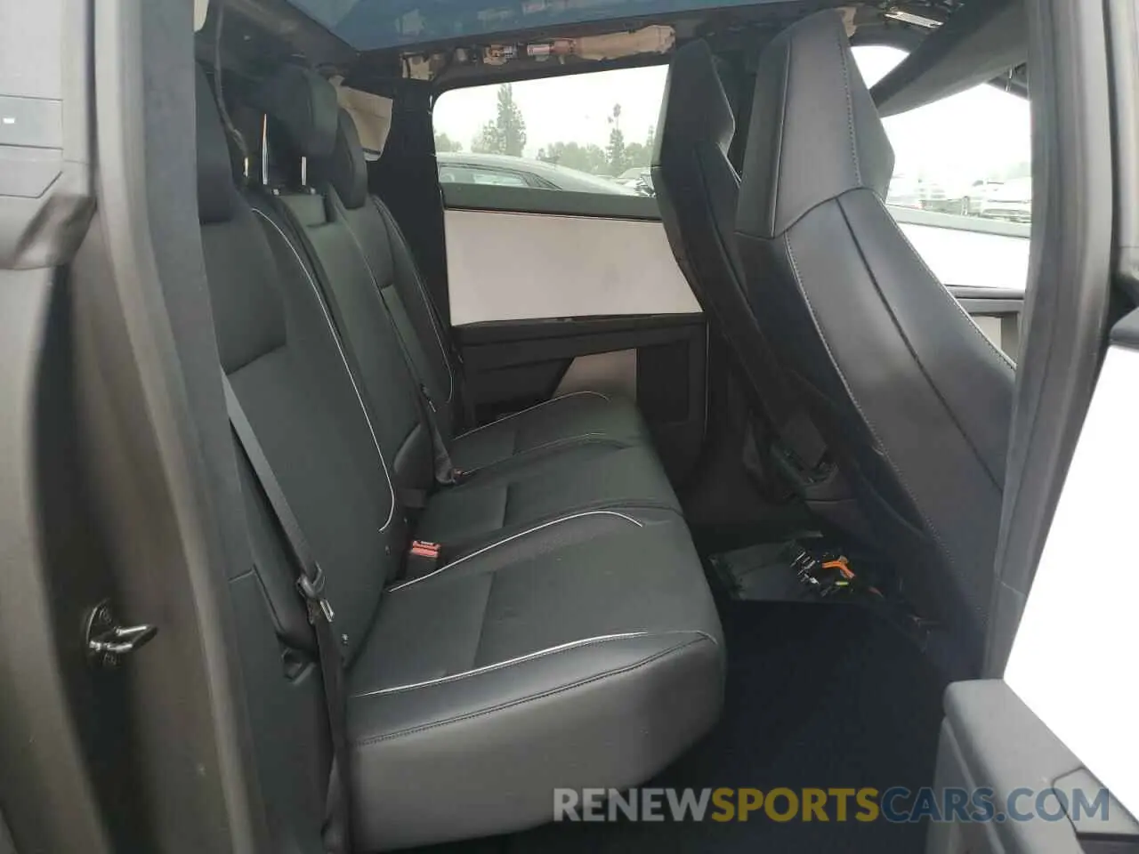 10 Photograph of a damaged car 7G2CEHED0RA017009 TESLA CYBERTRUCK 2024