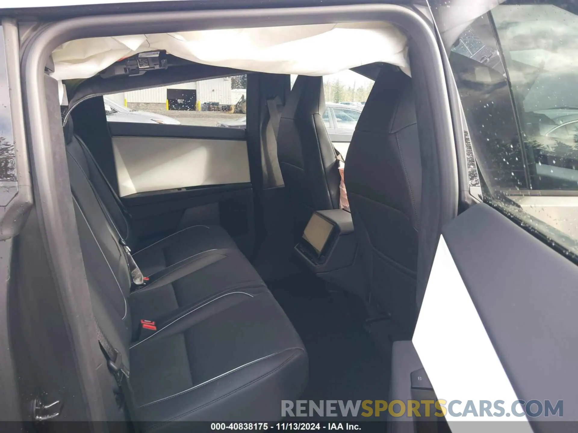 8 Photograph of a damaged car 7G2CEHED2RA019151 TESLA CYBERTRUCK 2024