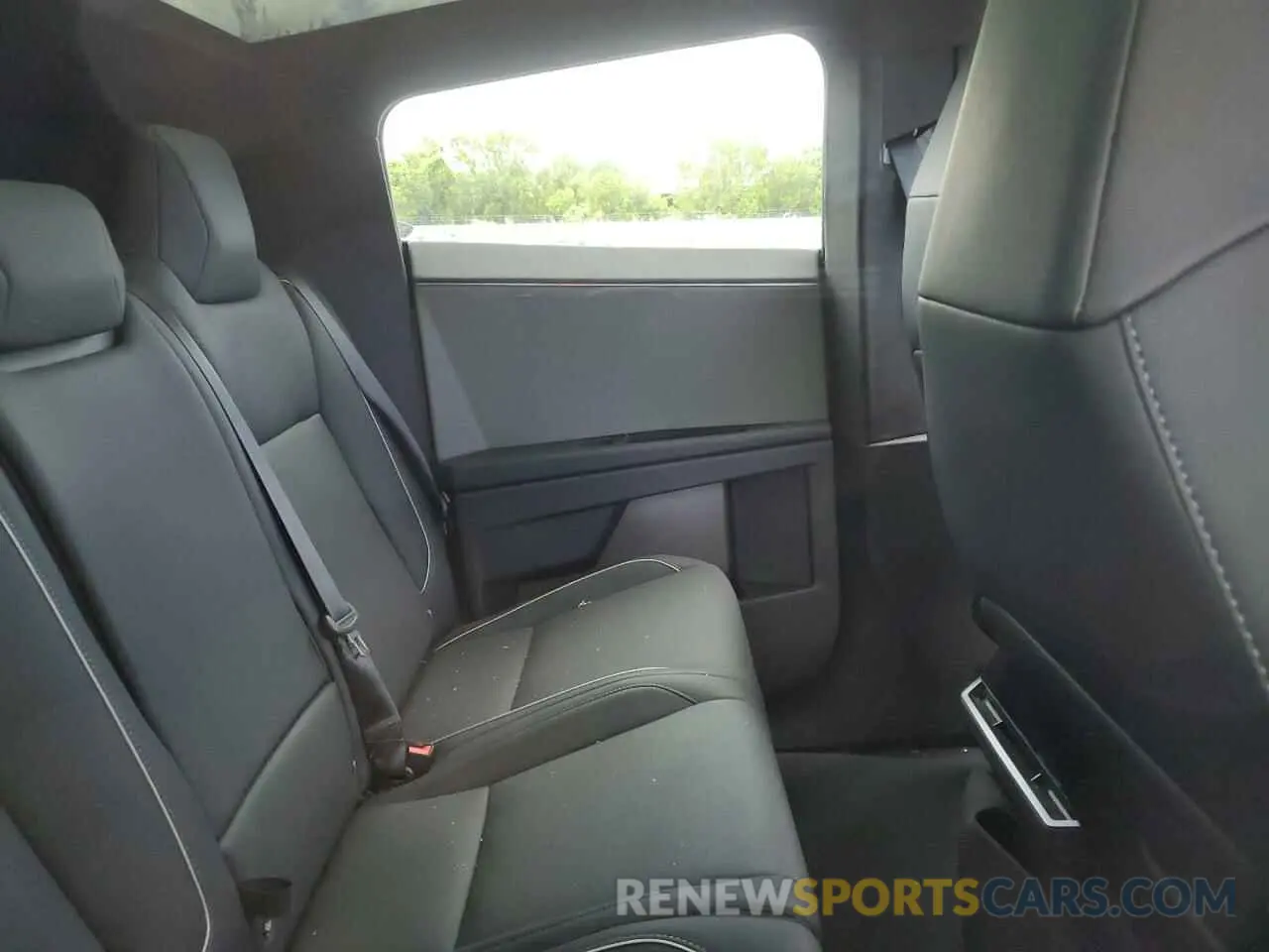 10 Photograph of a damaged car 7G2CEHED3RA051591 TESLA CYBERTRUCK 2024