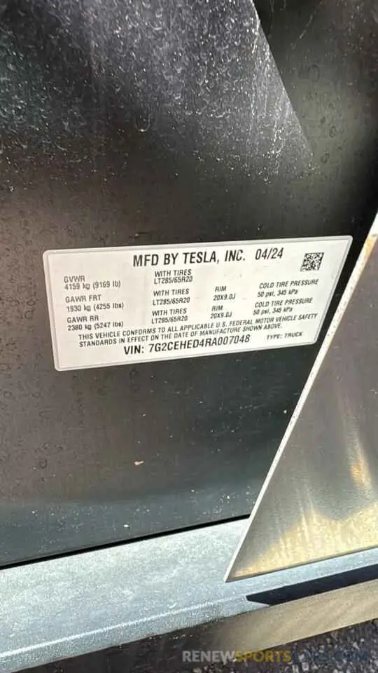 10 Photograph of a damaged car 7G2CEHED4RA007048 TESLA CYBERTRUCK 2024