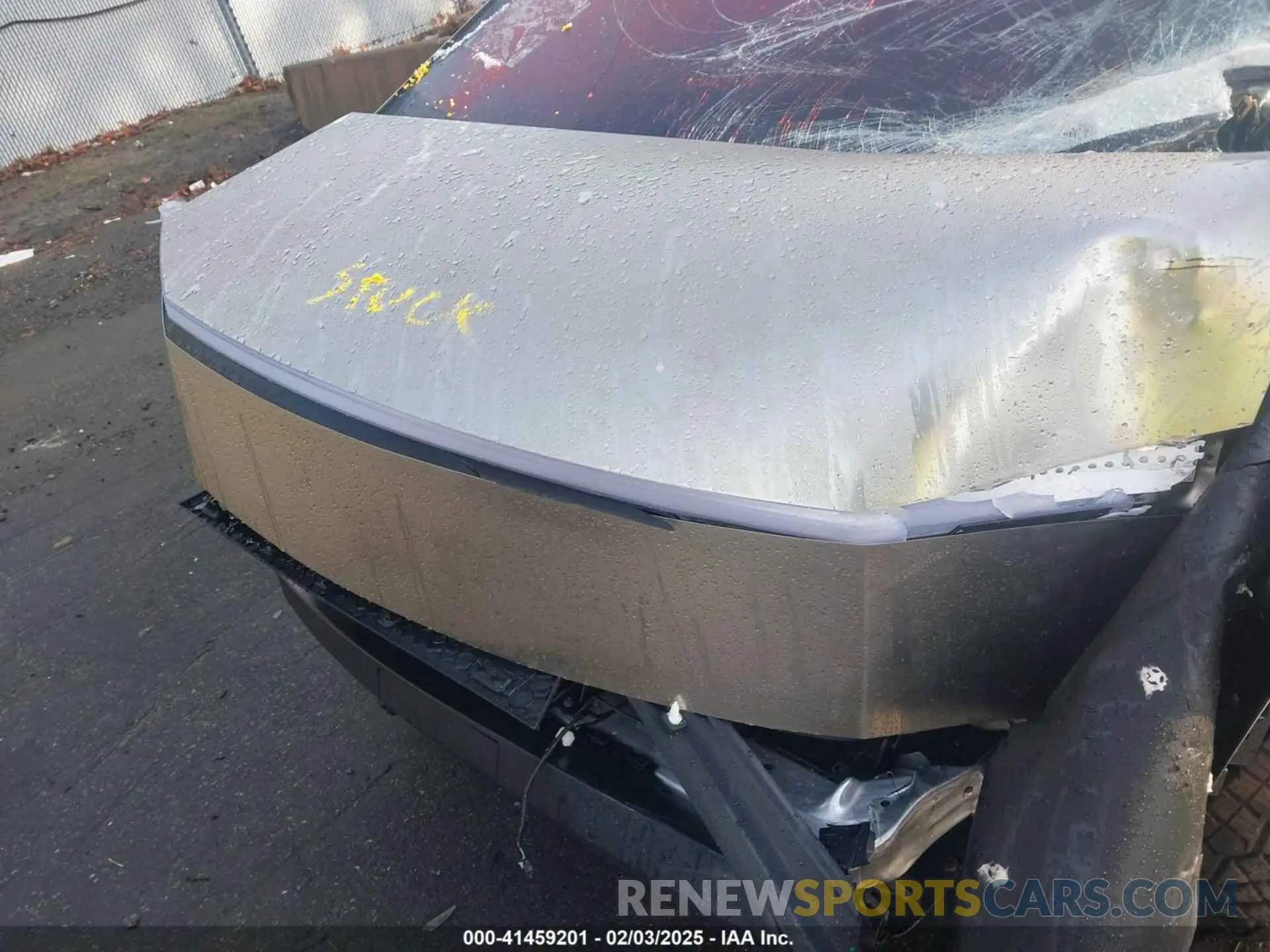 10 Photograph of a damaged car 7G2CEHED4RA040048 TESLA CYBERTRUCK 2024