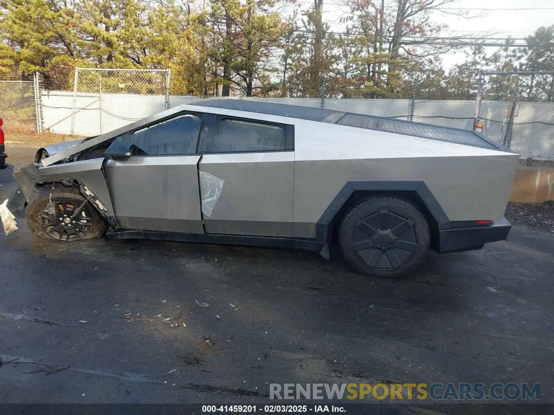 13 Photograph of a damaged car 7G2CEHED4RA040048 TESLA CYBERTRUCK 2024