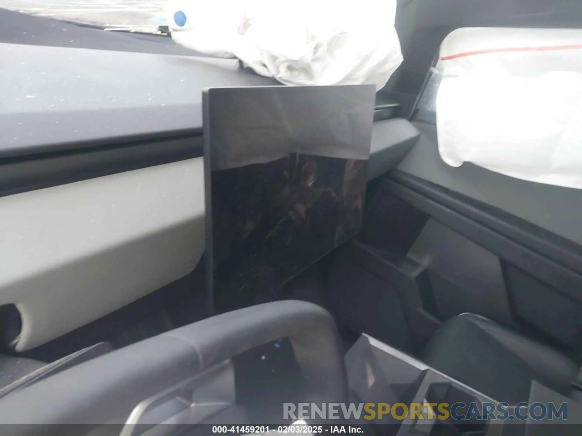 17 Photograph of a damaged car 7G2CEHED4RA040048 TESLA CYBERTRUCK 2024