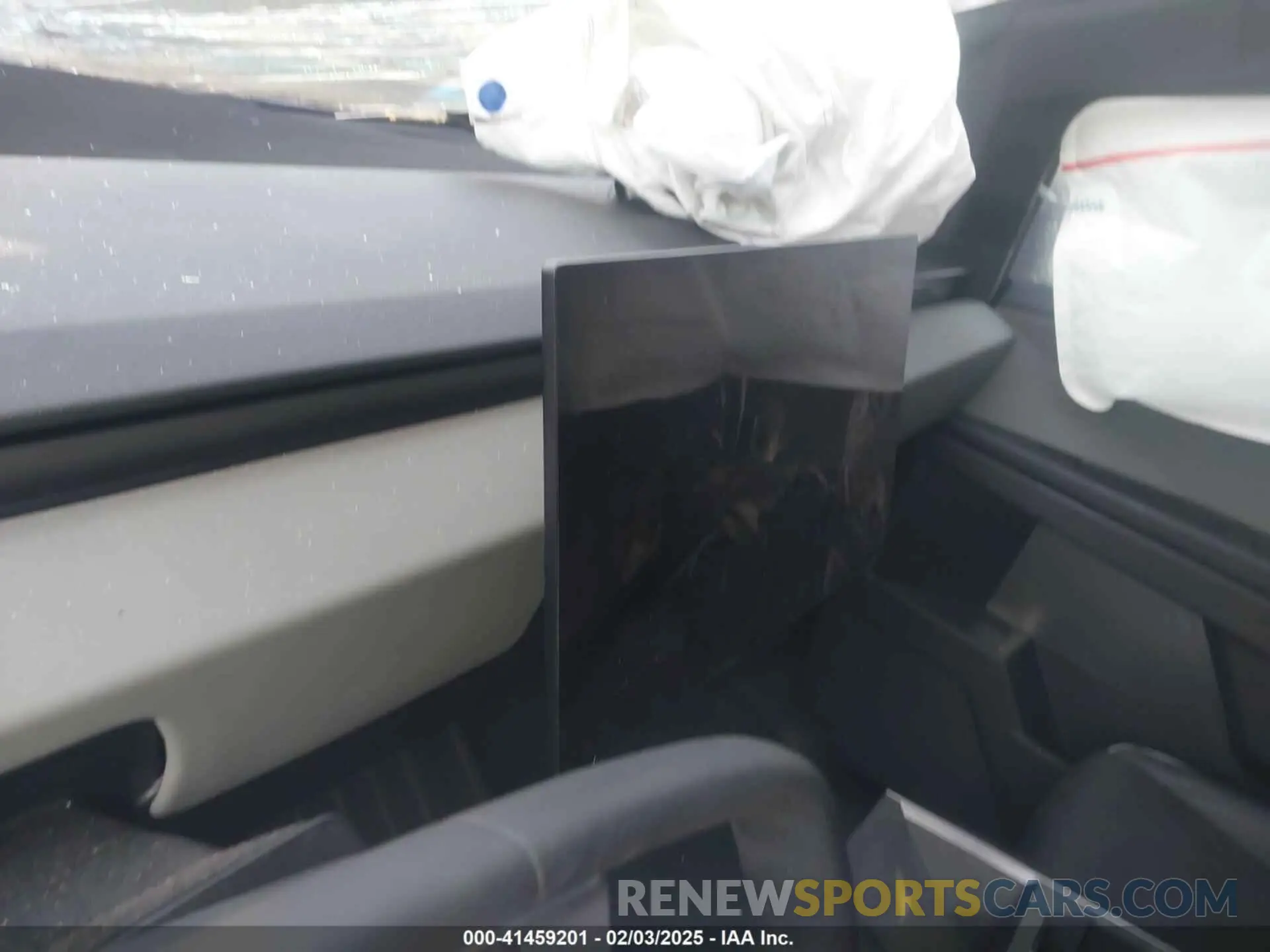 7 Photograph of a damaged car 7G2CEHED4RA040048 TESLA CYBERTRUCK 2024