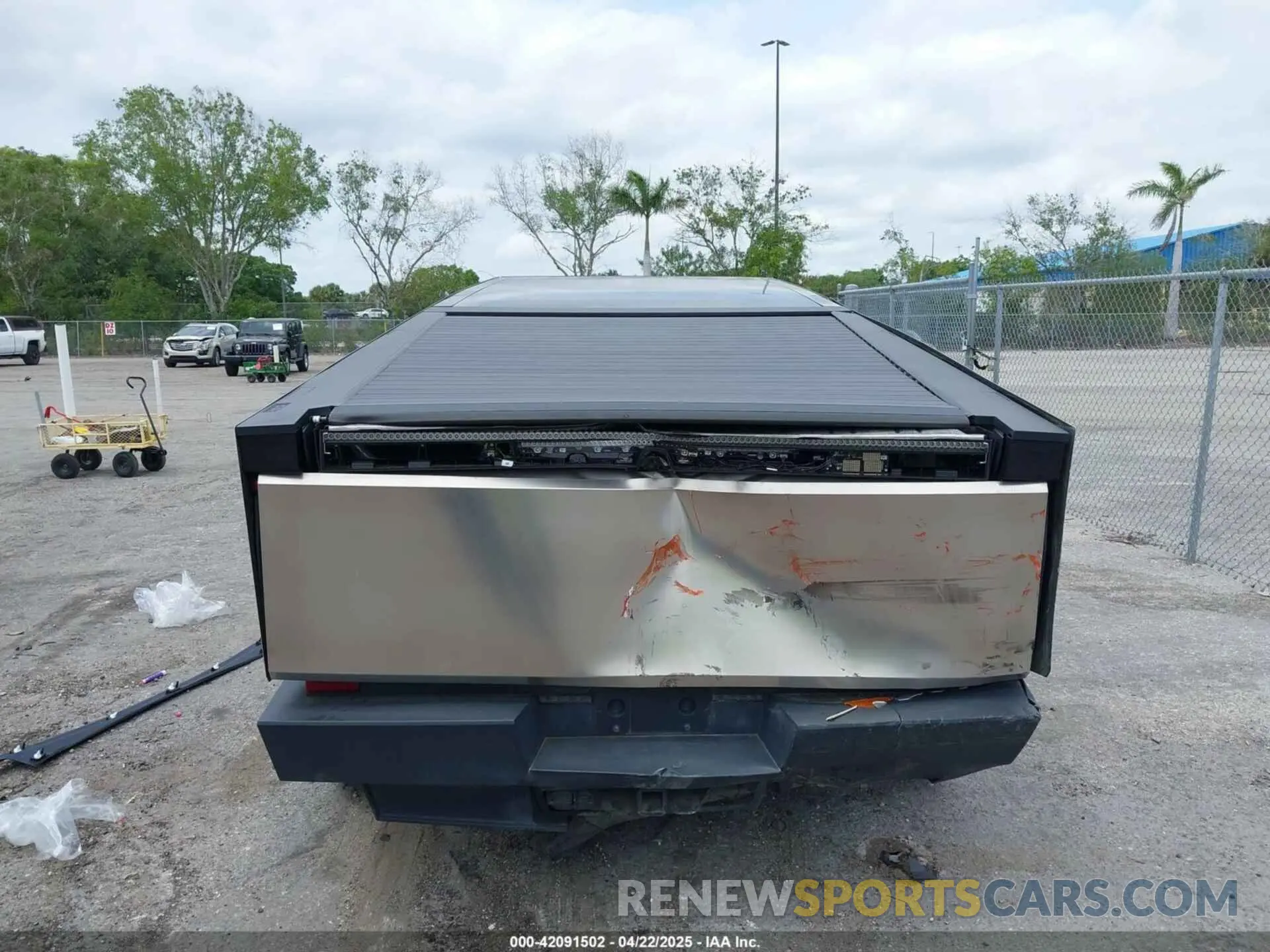 15 Photograph of a damaged car 7G2CEHED5RA001548 TESLA CYBERTRUCK 2024