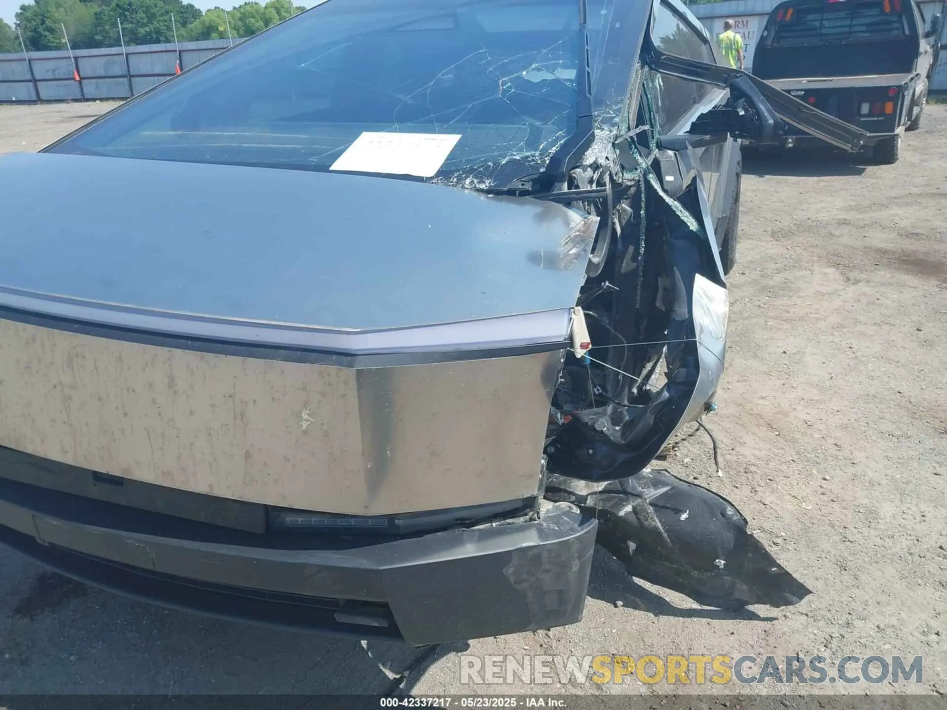 18 Photograph of a damaged car 7G2CEHED5RA053763 TESLA CYBERTRUCK 2024