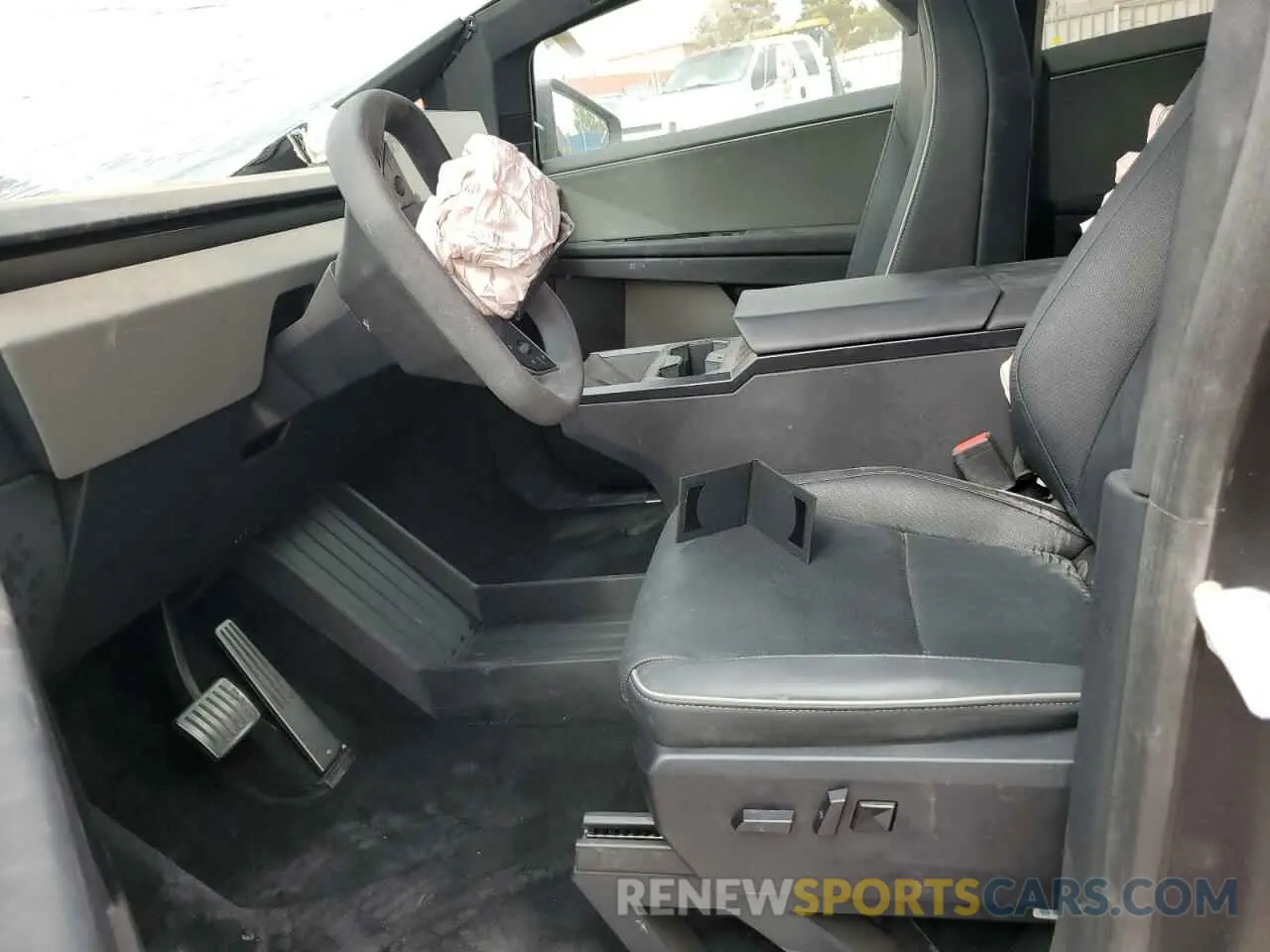 7 Photograph of a damaged car 7G2CEHED6RA056588 TESLA CYBERTRUCK 2024