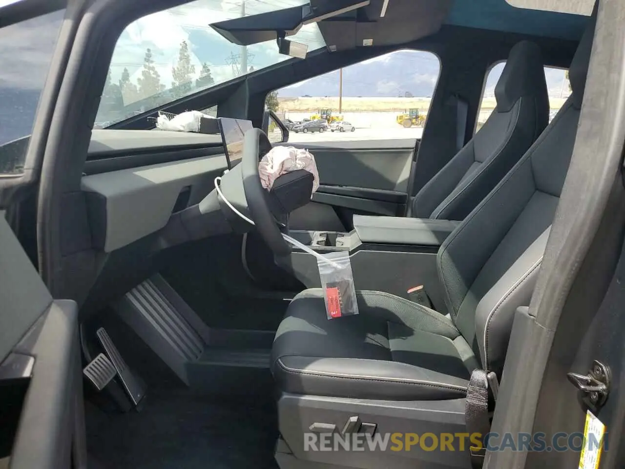 7 Photograph of a damaged car 7G2CEHED7RA035023 TESLA CYBERTRUCK 2024