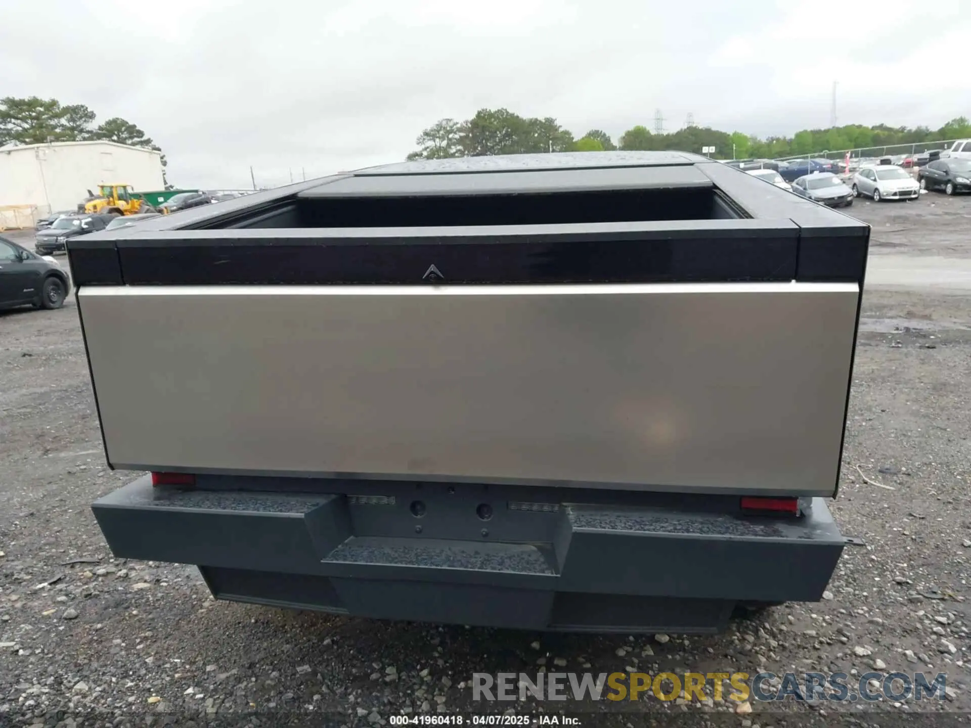 15 Photograph of a damaged car 7G2CEHED7RA041694 TESLA CYBERTRUCK 2024