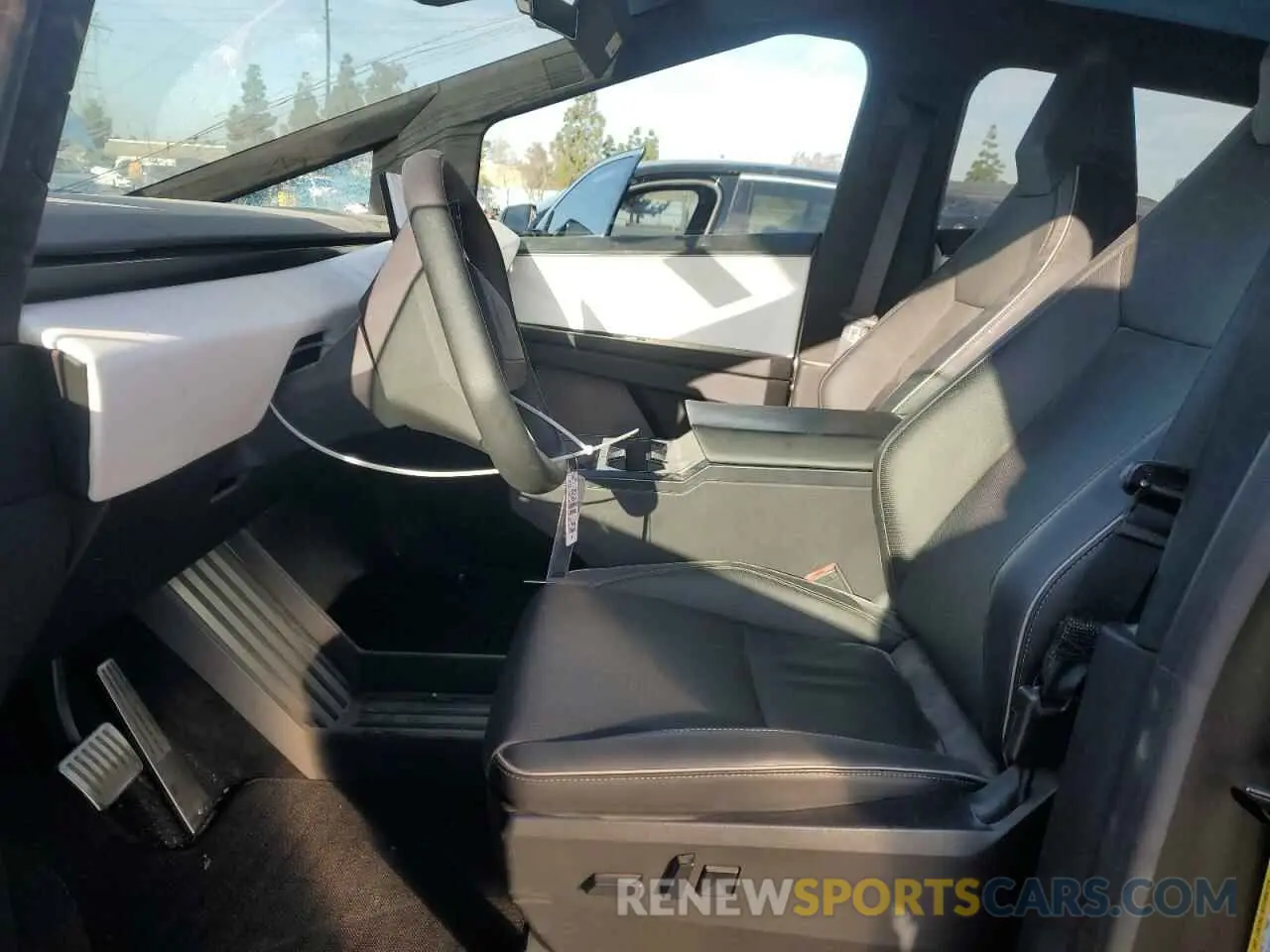 7 Photograph of a damaged car 7G2CEHED8RA014228 TESLA CYBERTRUCK 2024