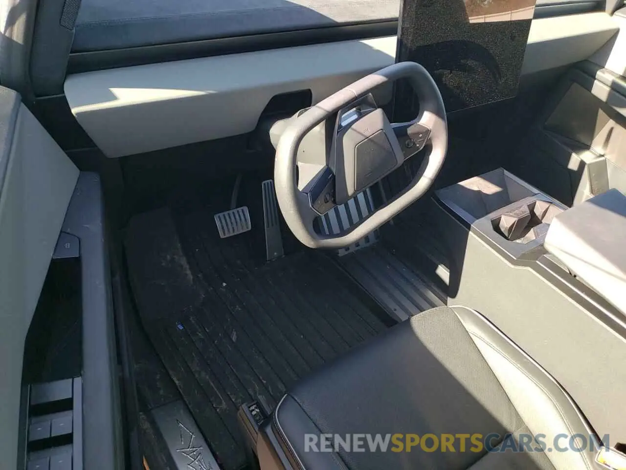 8 Фотография поврежденного автомобиля 7G2CEHEE3RA032211 TESLA CYBERTRUCK 2024