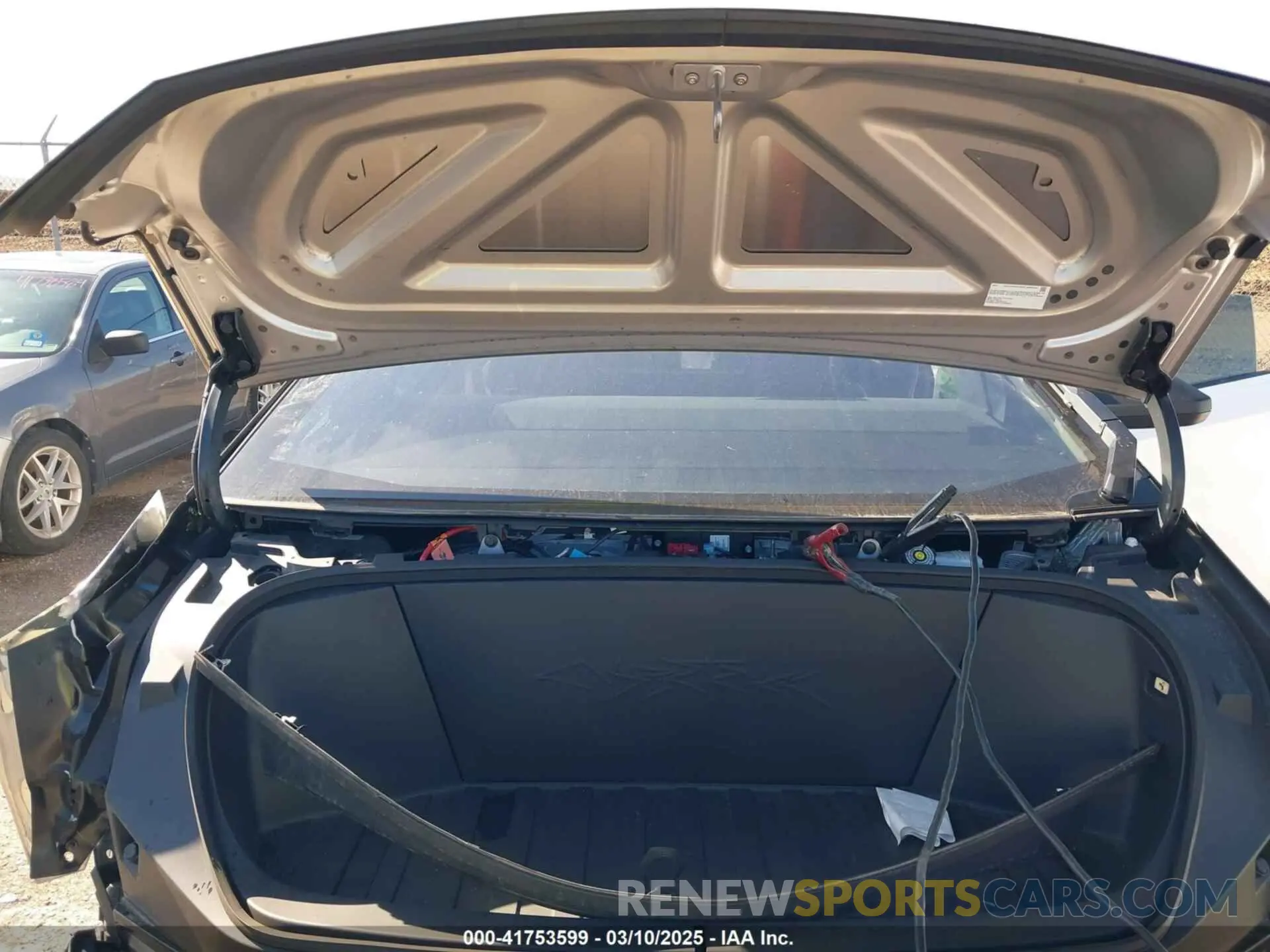10 Photograph of a damaged car 7G2CEHEE3RA040518 TESLA CYBERTRUCK 2024