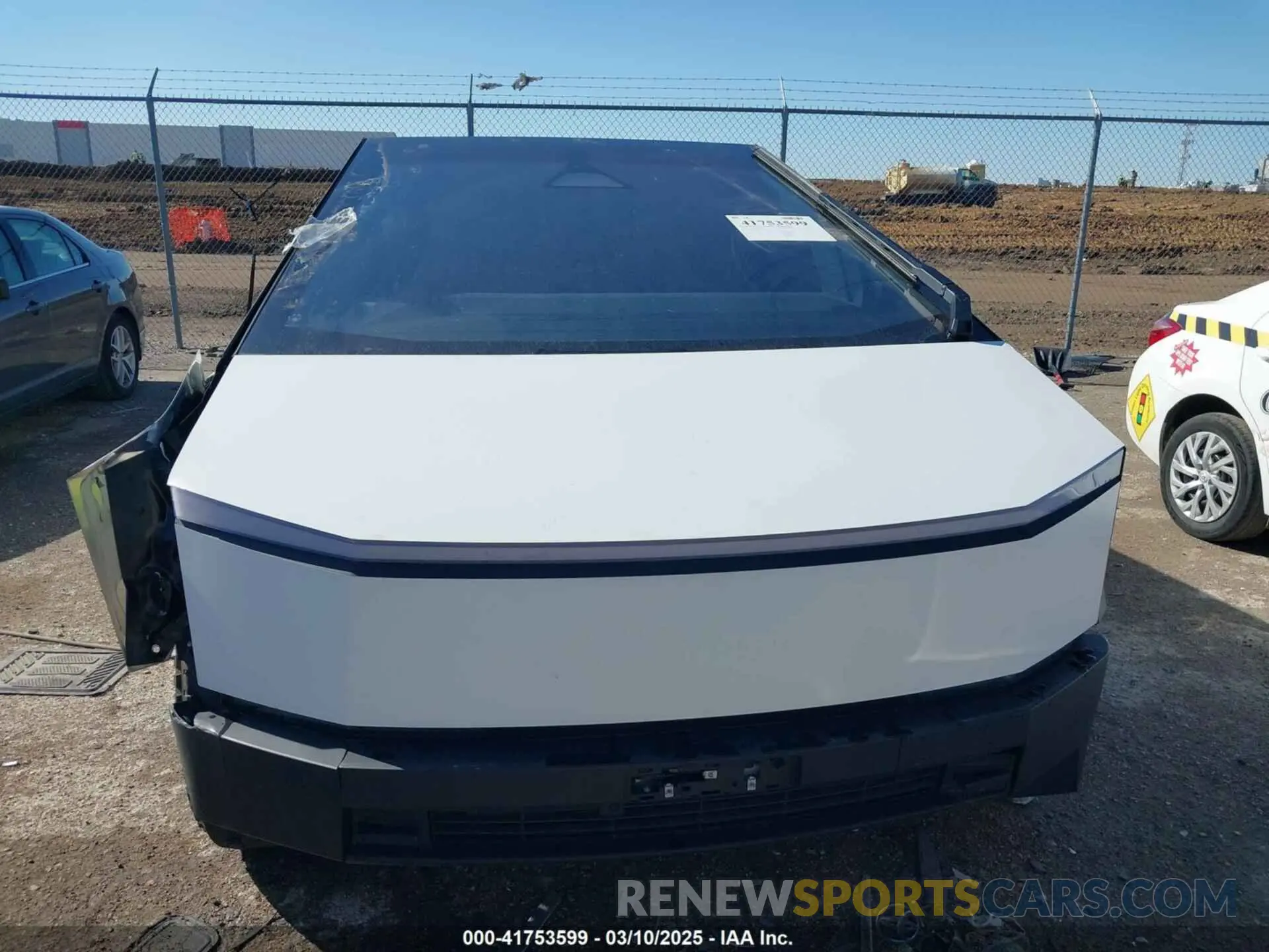 11 Photograph of a damaged car 7G2CEHEE3RA040518 TESLA CYBERTRUCK 2024