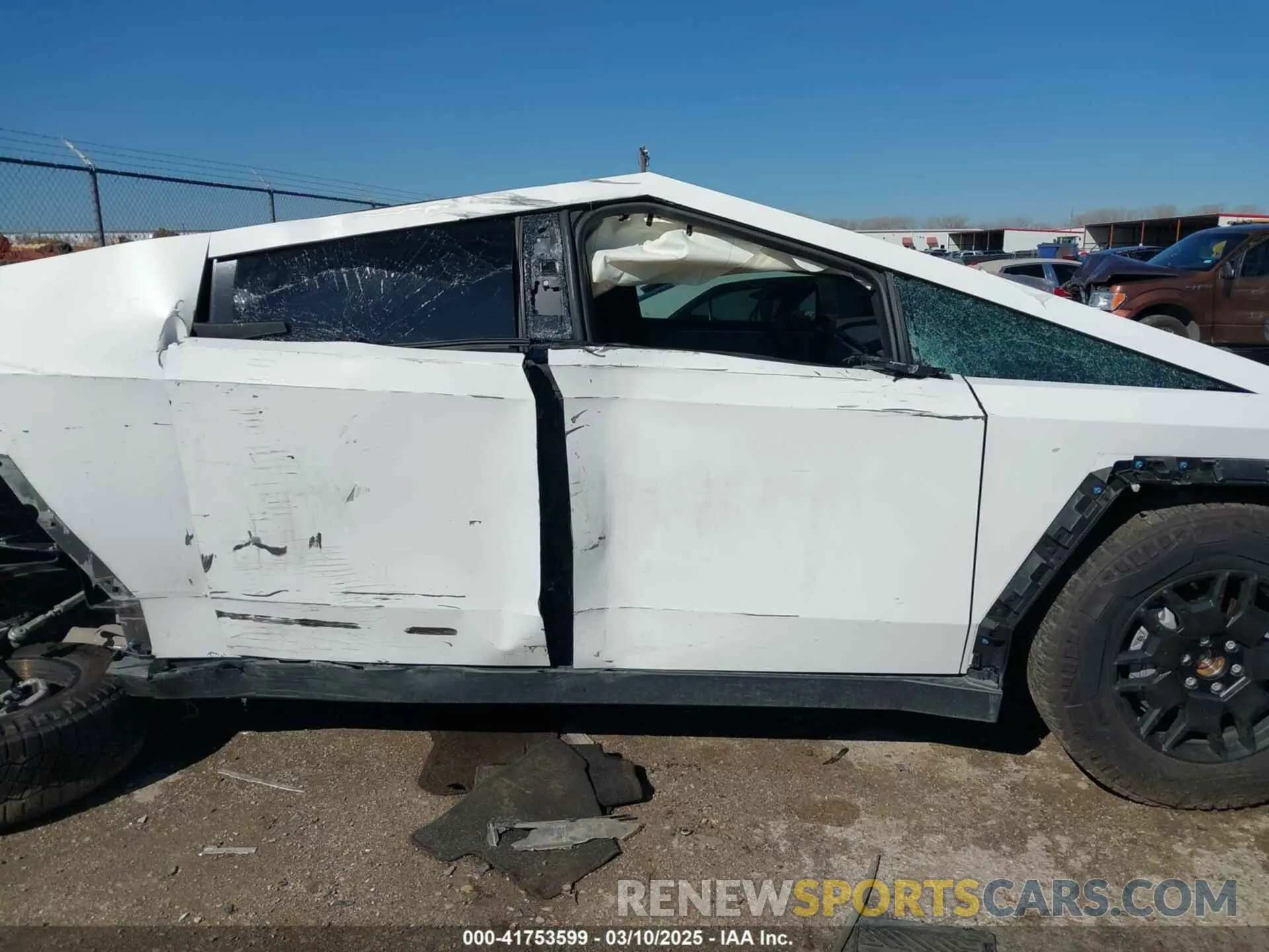 12 Photograph of a damaged car 7G2CEHEE3RA040518 TESLA CYBERTRUCK 2024