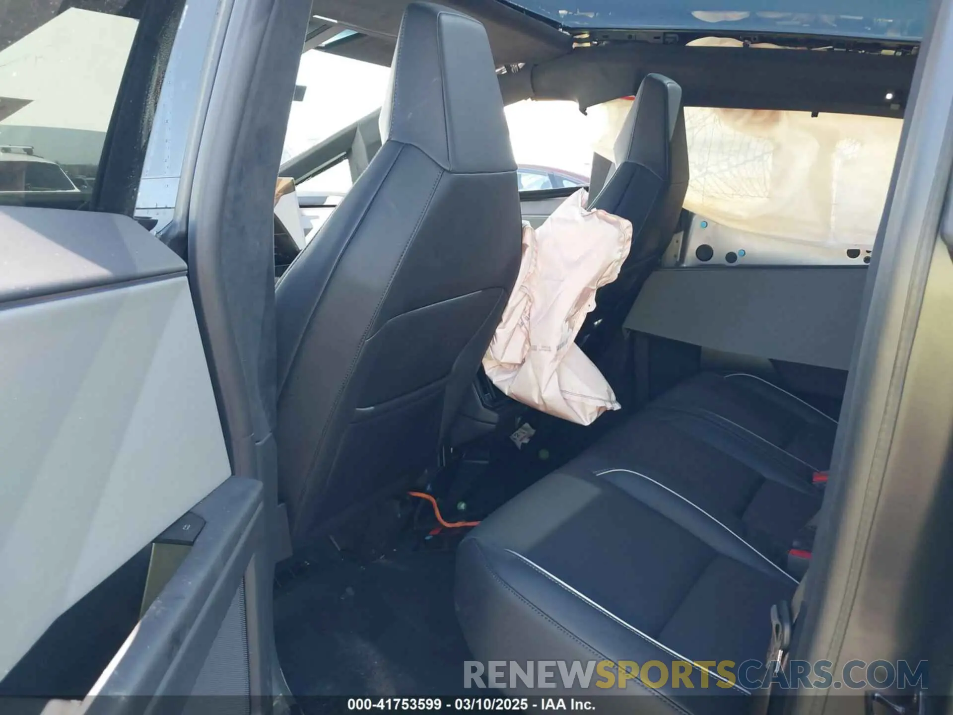 8 Photograph of a damaged car 7G2CEHEE3RA040518 TESLA CYBERTRUCK 2024