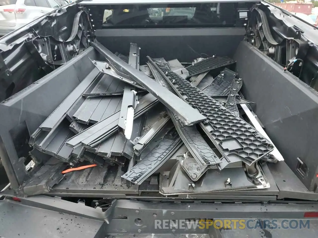 13 Photograph of a damaged car 7G2CEHEE4RA032024 TESLA CYBERTRUCK 2024