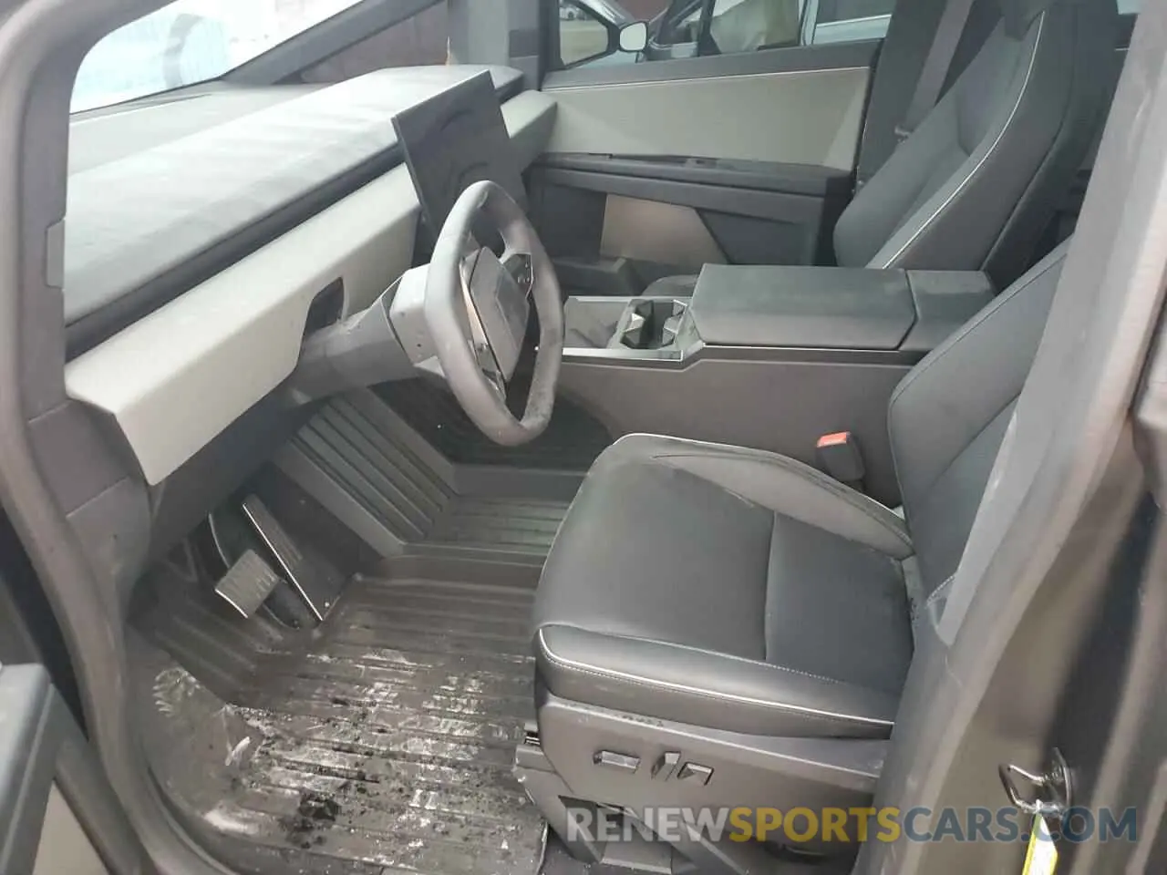 7 Photograph of a damaged car 7G2CEHEE4RA032024 TESLA CYBERTRUCK 2024