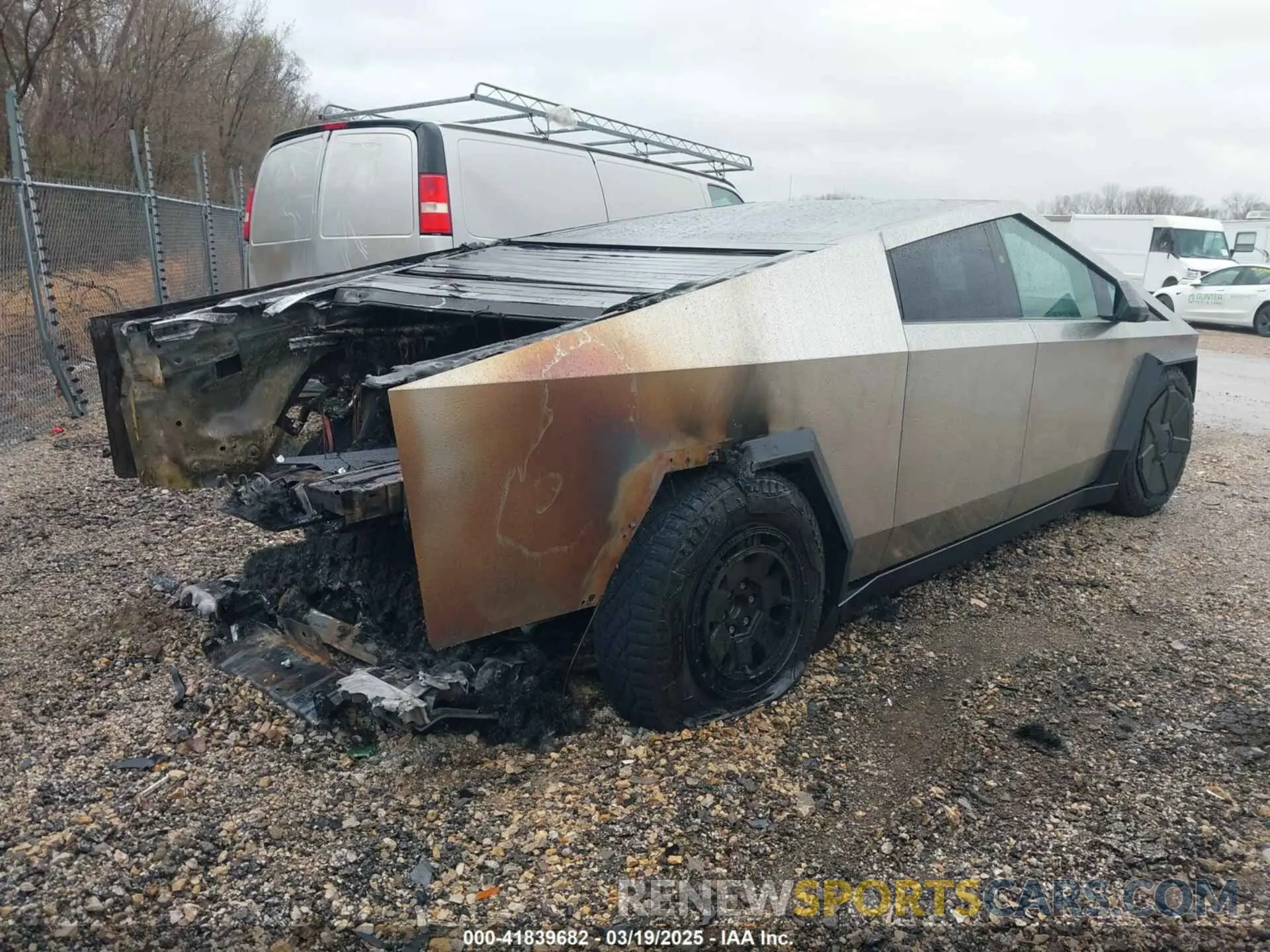 4 Photograph of a damaged car 7G2CEHEE4RA054072 TESLA CYBERTRUCK 2024