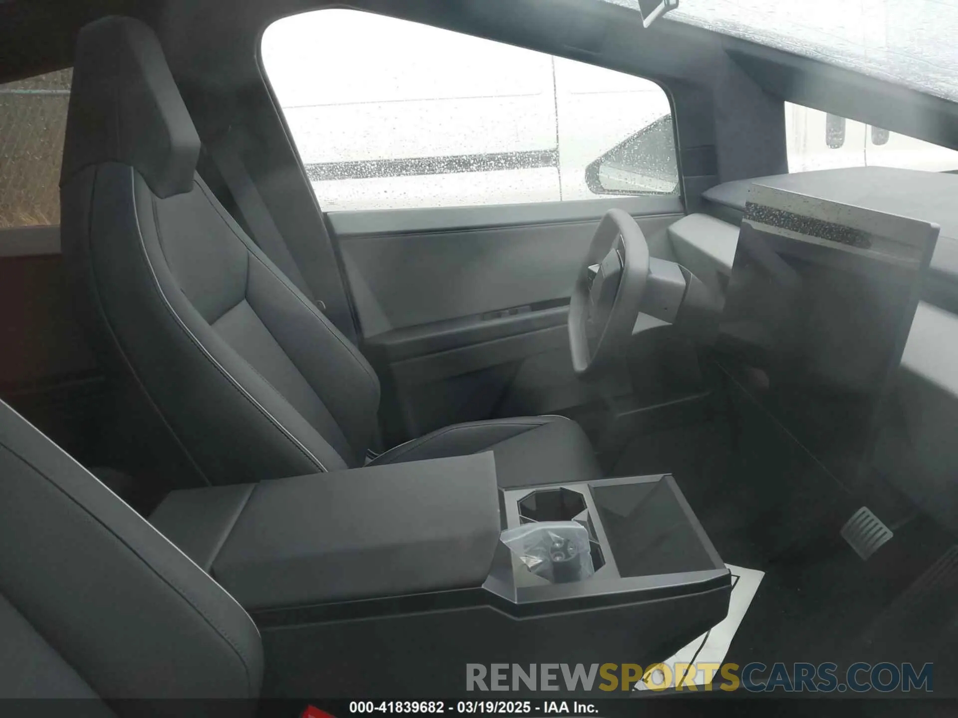 5 Photograph of a damaged car 7G2CEHEE4RA054072 TESLA CYBERTRUCK 2024