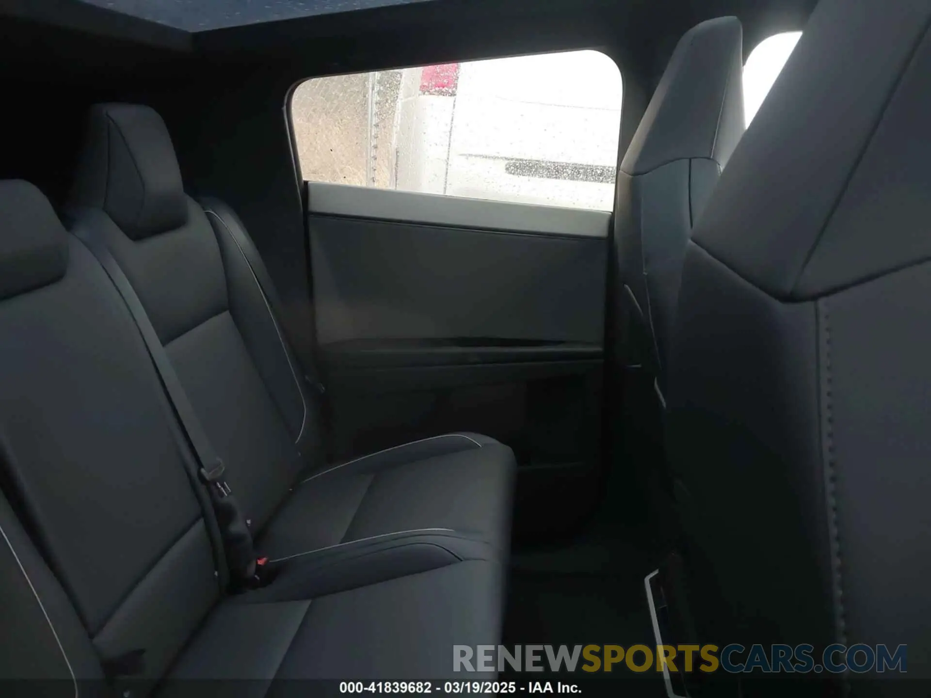7 Photograph of a damaged car 7G2CEHEE4RA054072 TESLA CYBERTRUCK 2024