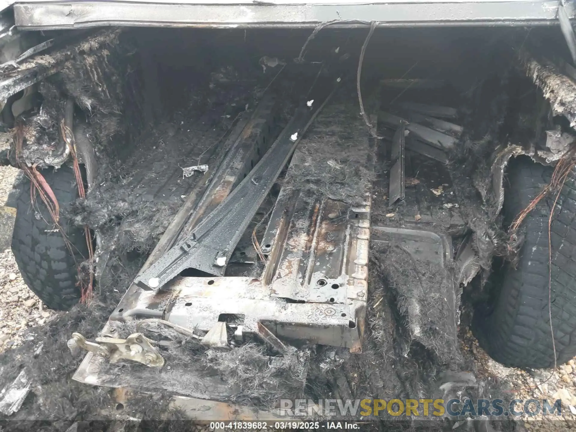 9 Photograph of a damaged car 7G2CEHEE4RA054072 TESLA CYBERTRUCK 2024
