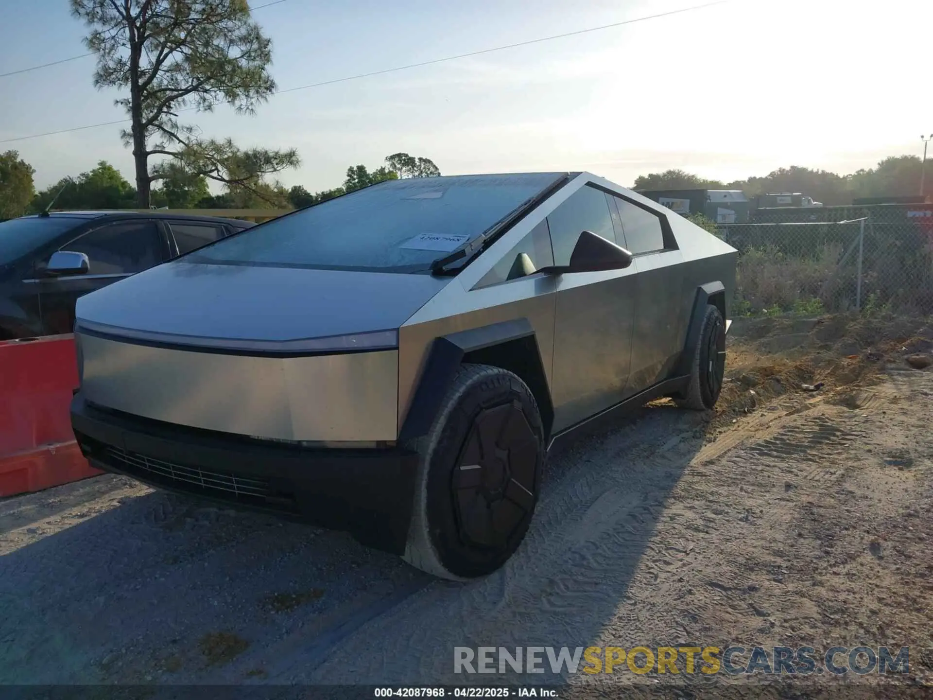 2 Photograph of a damaged car 7G2CEHEE5RA048670 TESLA CYBERTRUCK 2024