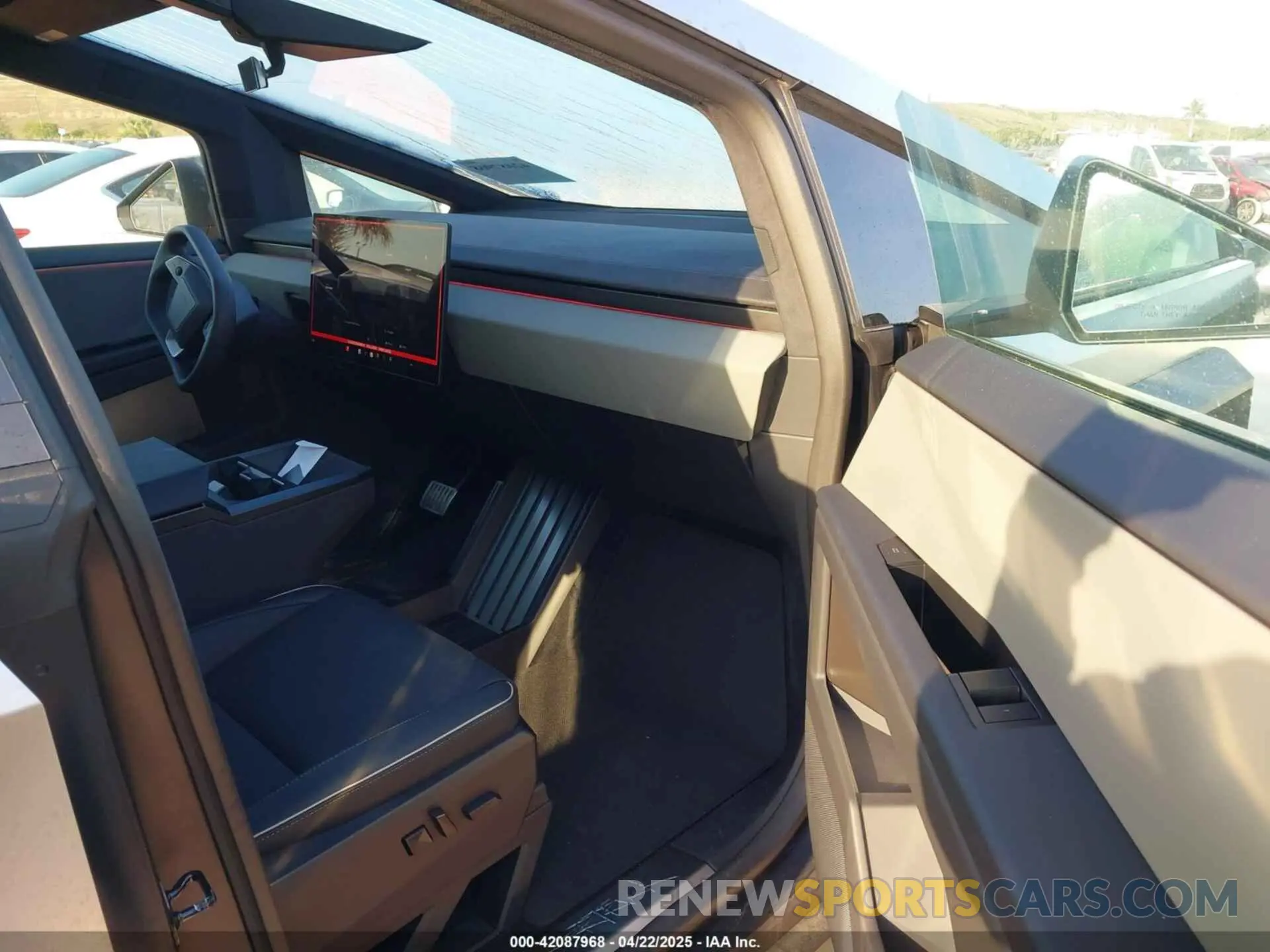 5 Photograph of a damaged car 7G2CEHEE5RA048670 TESLA CYBERTRUCK 2024