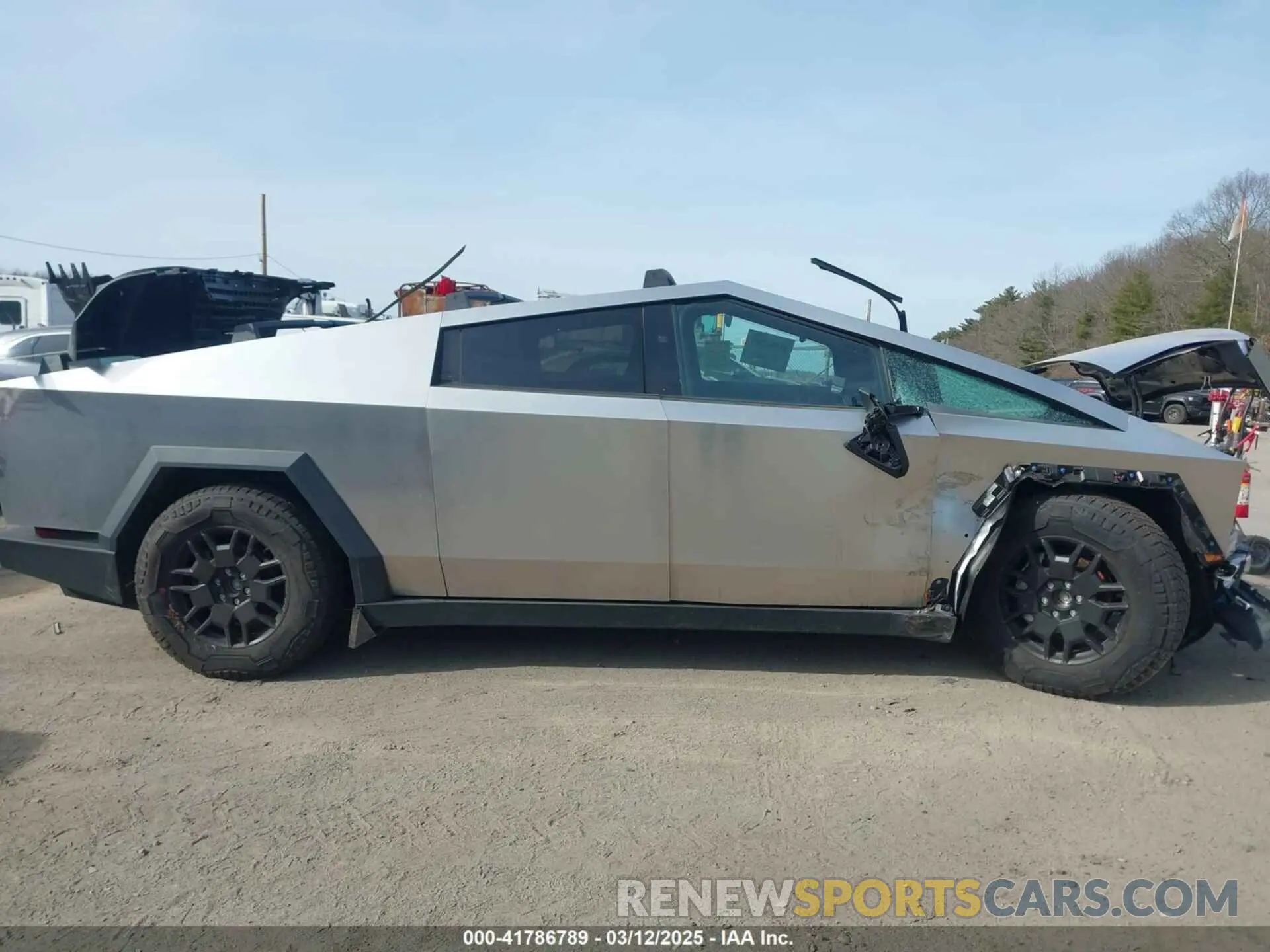 12 Photograph of a damaged car 7G2CEHEE6RA036818 TESLA CYBERTRUCK 2024